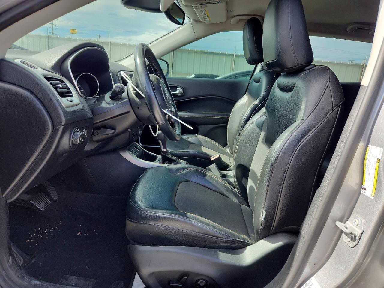 2017 Jeep Compass Latitude Silver vin: 3C4NJCBB9HT632903