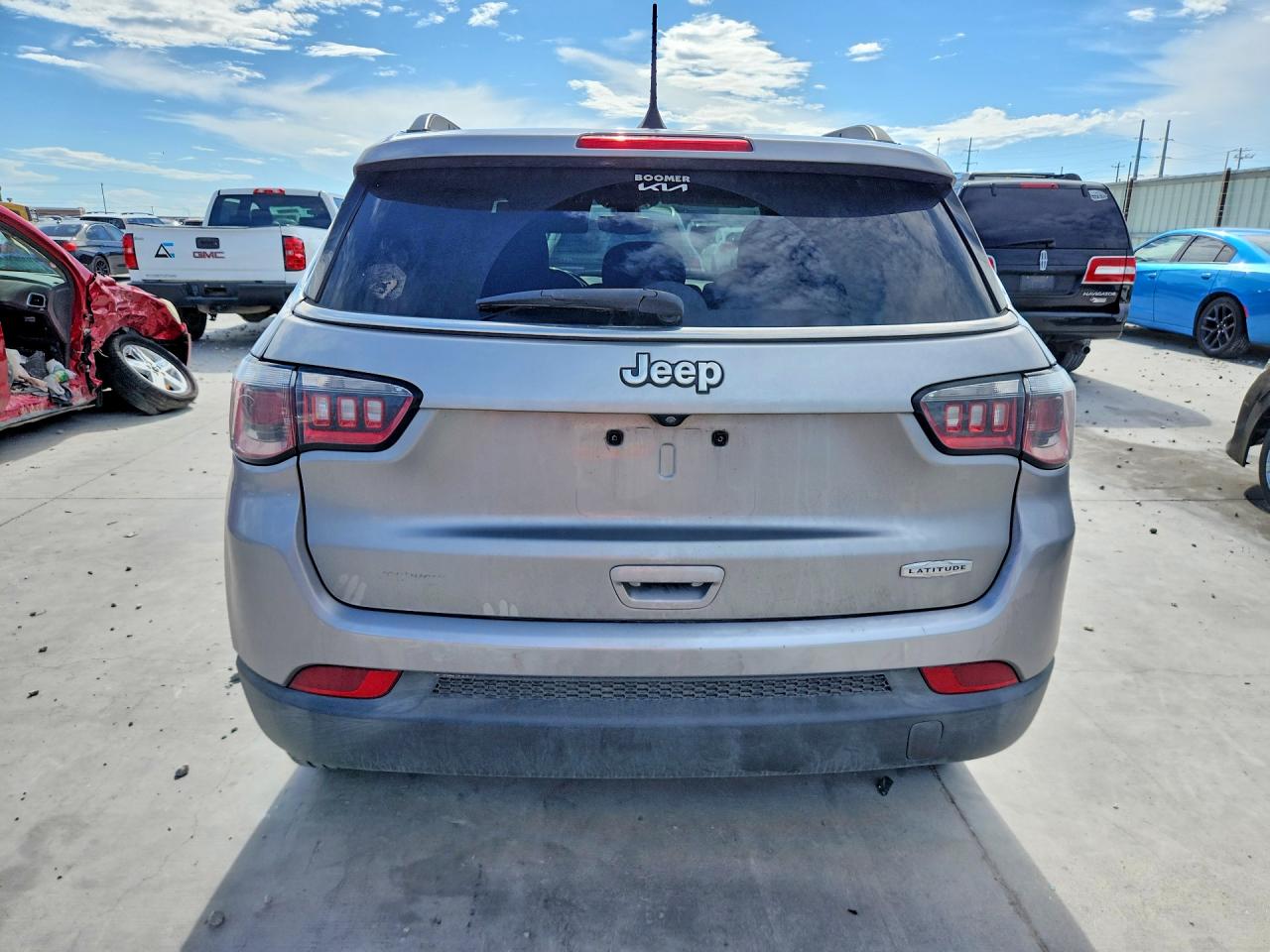 2017 Jeep Compass Latitude Silver vin: 3C4NJCBB9HT632903