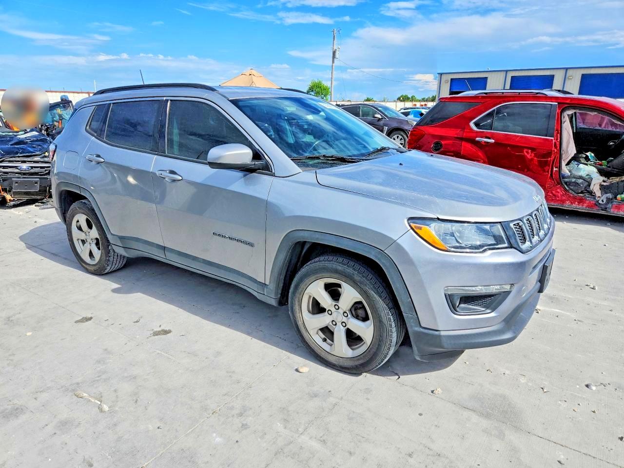 2017 Jeep Compass Latitude Silver vin: 3C4NJCBB9HT632903