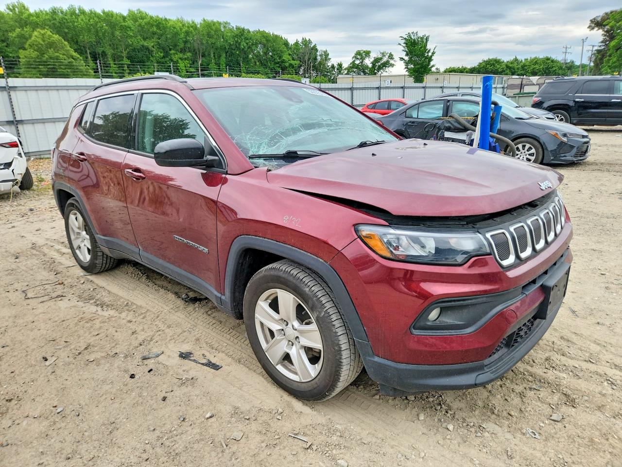 2022 Jeep Compass Latitude Maroon vin: 3C4NJCBB9NT103382