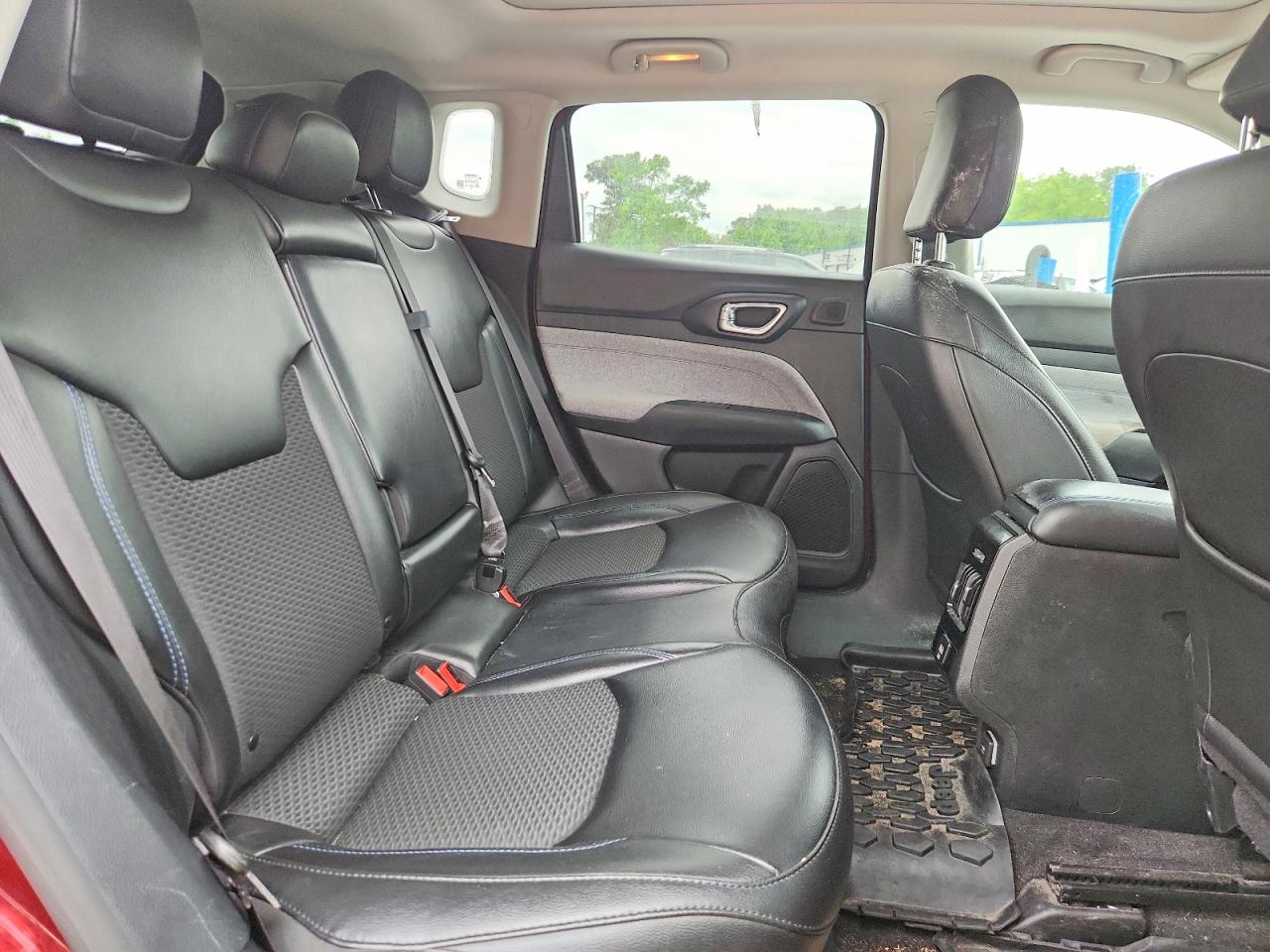 2022 Jeep Compass Latitude Maroon vin: 3C4NJCBB9NT103382