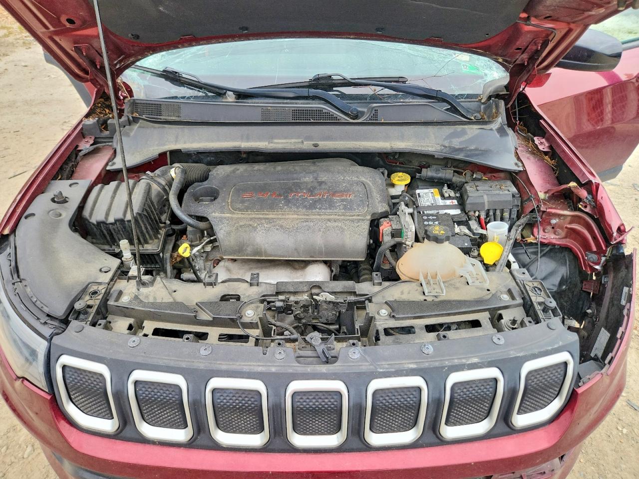 2022 Jeep Compass Latitude Maroon vin: 3C4NJCBB9NT103382