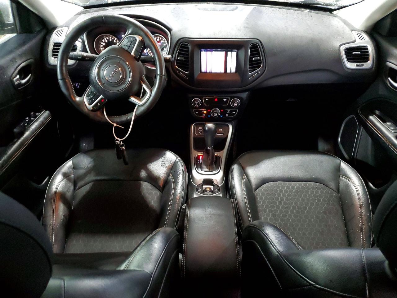 2018 Jeep Compass Latitude Silver vin: 3C4NJCBBXJT344135