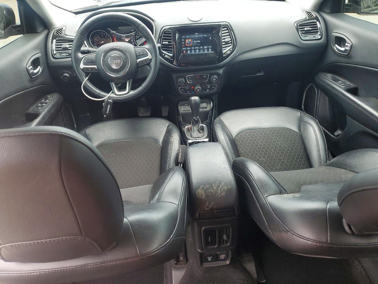 2019 Jeep Compass Latitude Черный vin: 3C4NJCBBXKT663777