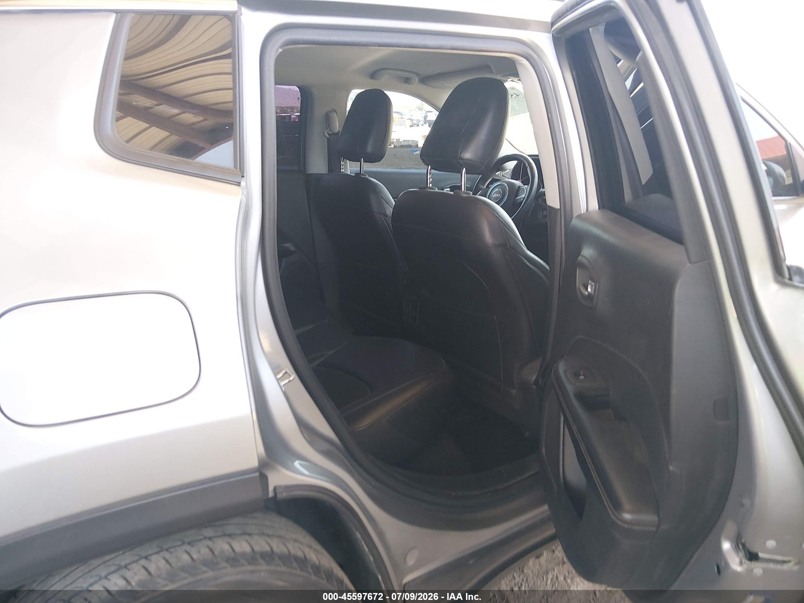 2019 Jeep Compass Latitude Fwd Silver vin: 3C4NJCBBXKT788813