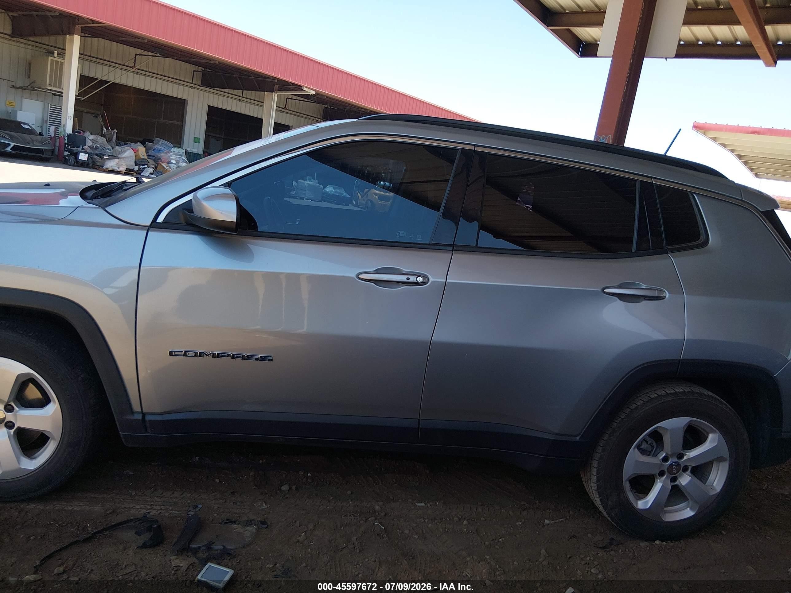 2019 Jeep Compass Latitude Fwd Silver vin: 3C4NJCBBXKT788813