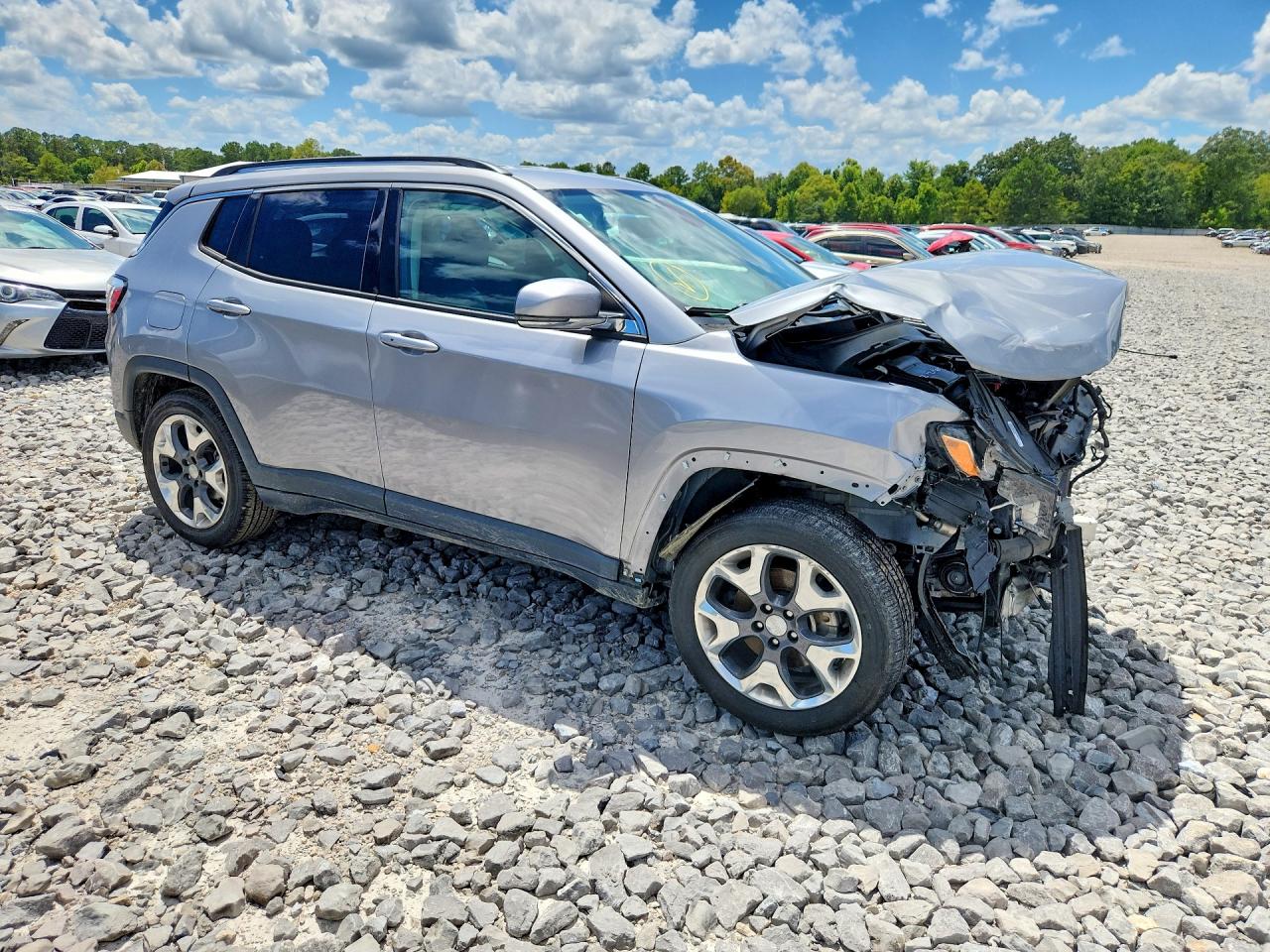 2019 Jeep Compass Limited Silver vin: 3C4NJCCB4KT676099