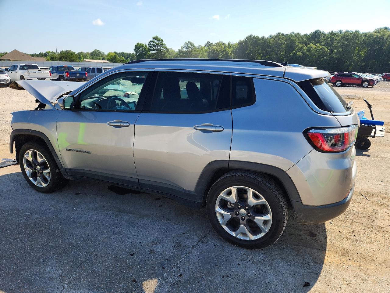 2019 Jeep Compass Limited Silver vin: 3C4NJCCB4KT676099