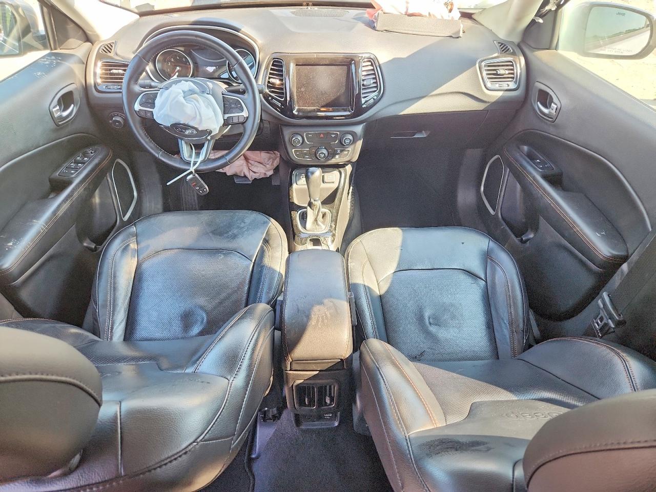 2019 Jeep Compass Limited Silver vin: 3C4NJCCB4KT676099