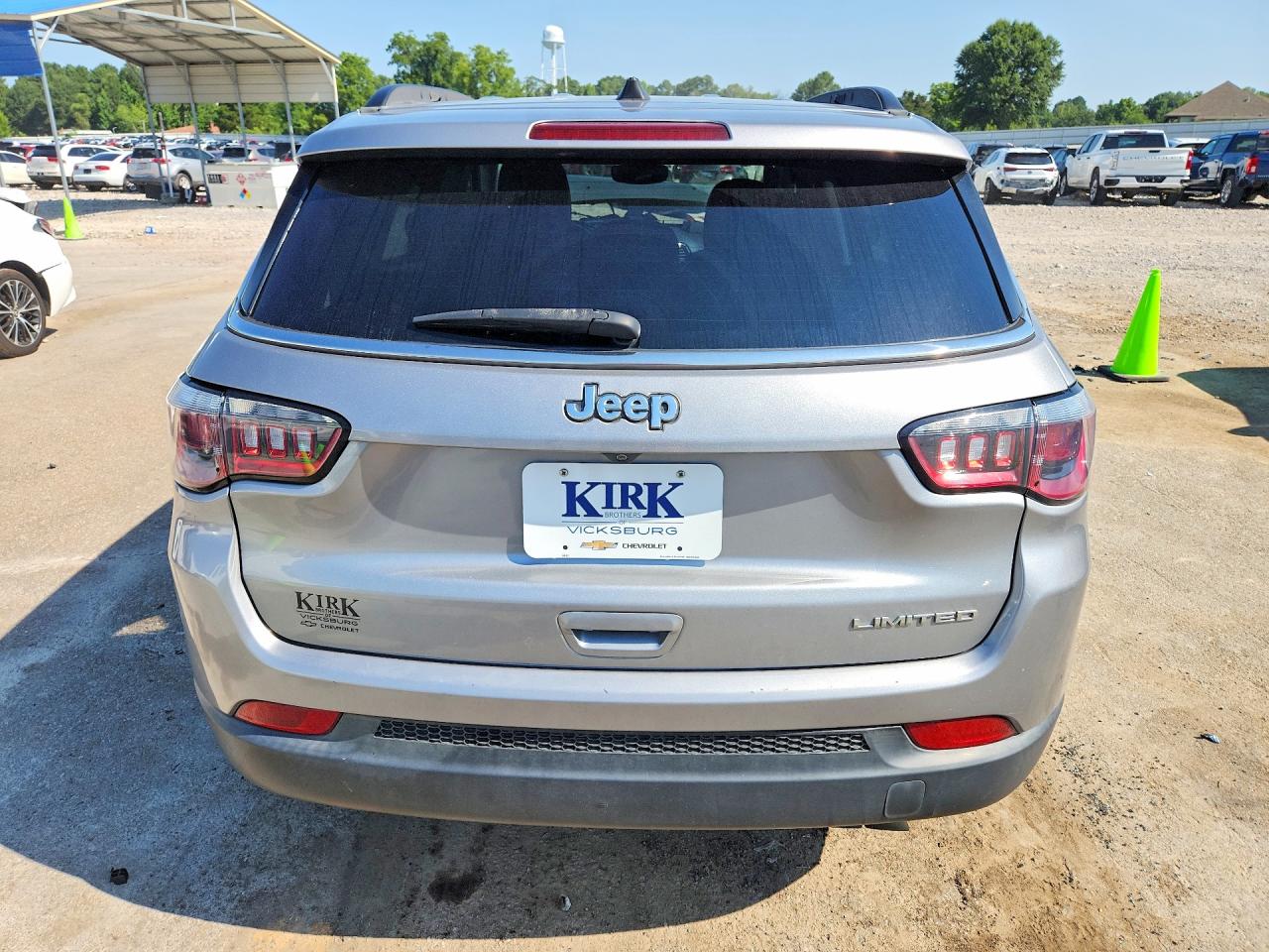 2019 Jeep Compass Limited Silver vin: 3C4NJCCB4KT676099