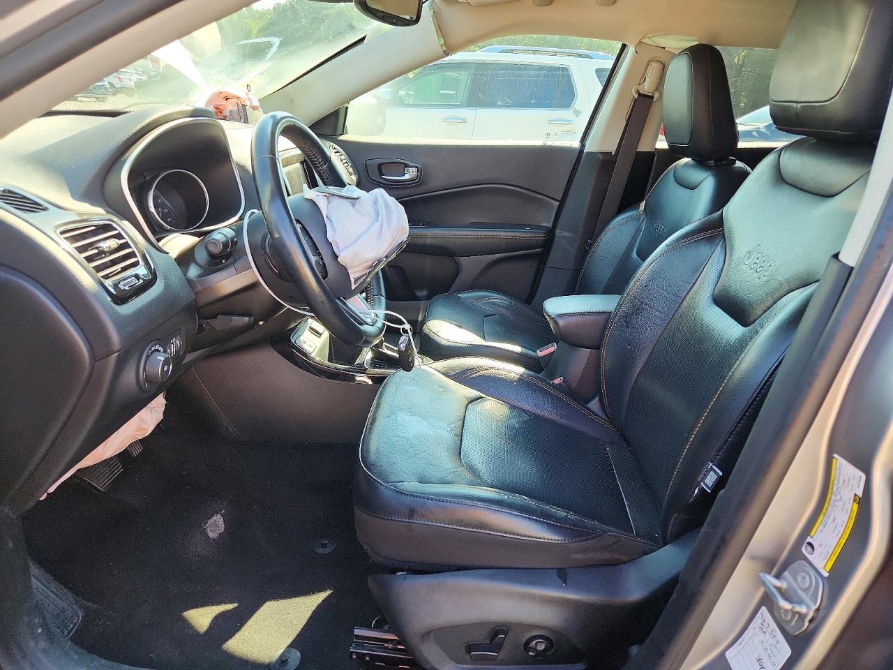 2019 Jeep Compass Limited Silver vin: 3C4NJCCB4KT676099
