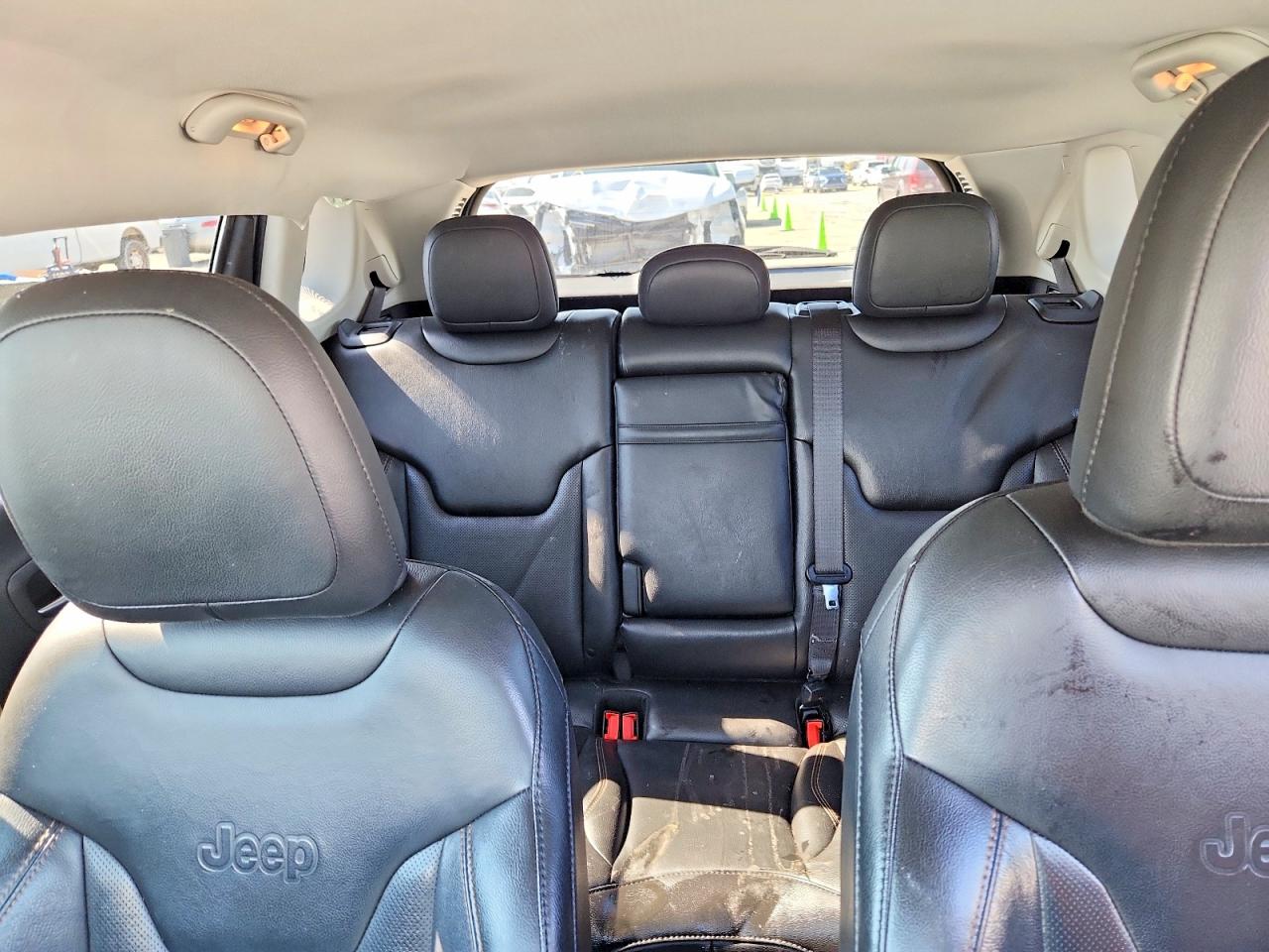 2019 Jeep Compass Limited Silver vin: 3C4NJCCB4KT676099