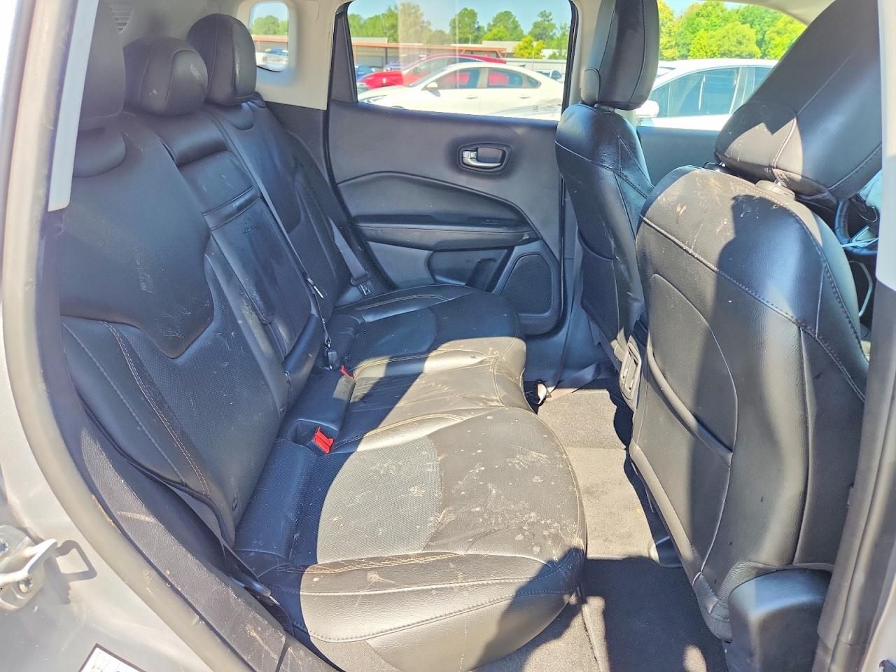 2019 Jeep Compass Limited Silver vin: 3C4NJCCB4KT676099