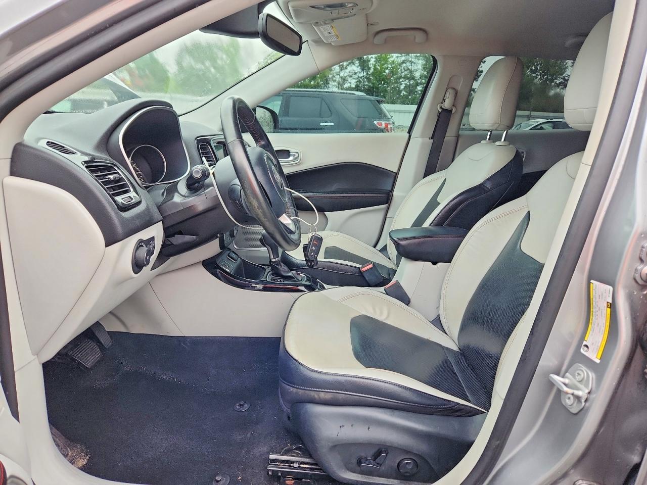 2019 Jeep Compass Limited Silver vin: 3C4NJCCBXKT793654