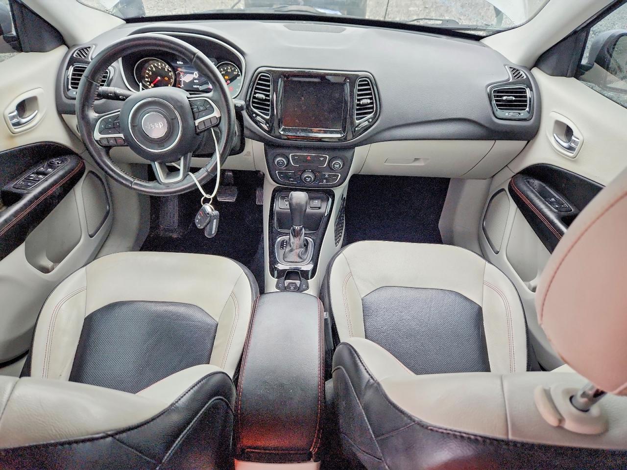 2019 Jeep Compass Limited Silver vin: 3C4NJCCBXKT793654
