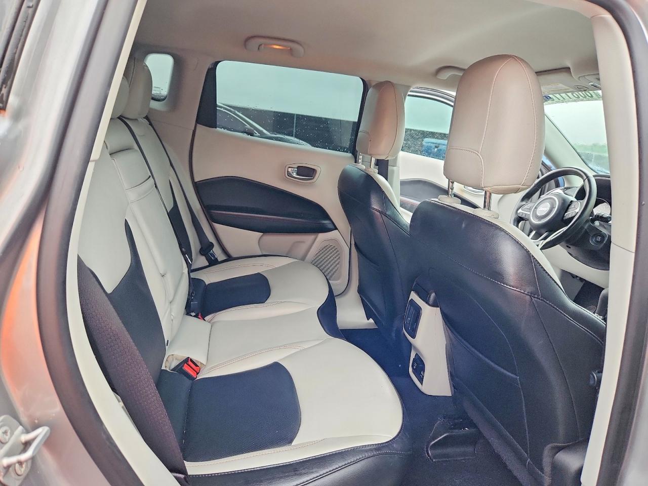 2019 Jeep Compass Limited Silver vin: 3C4NJCCBXKT793654