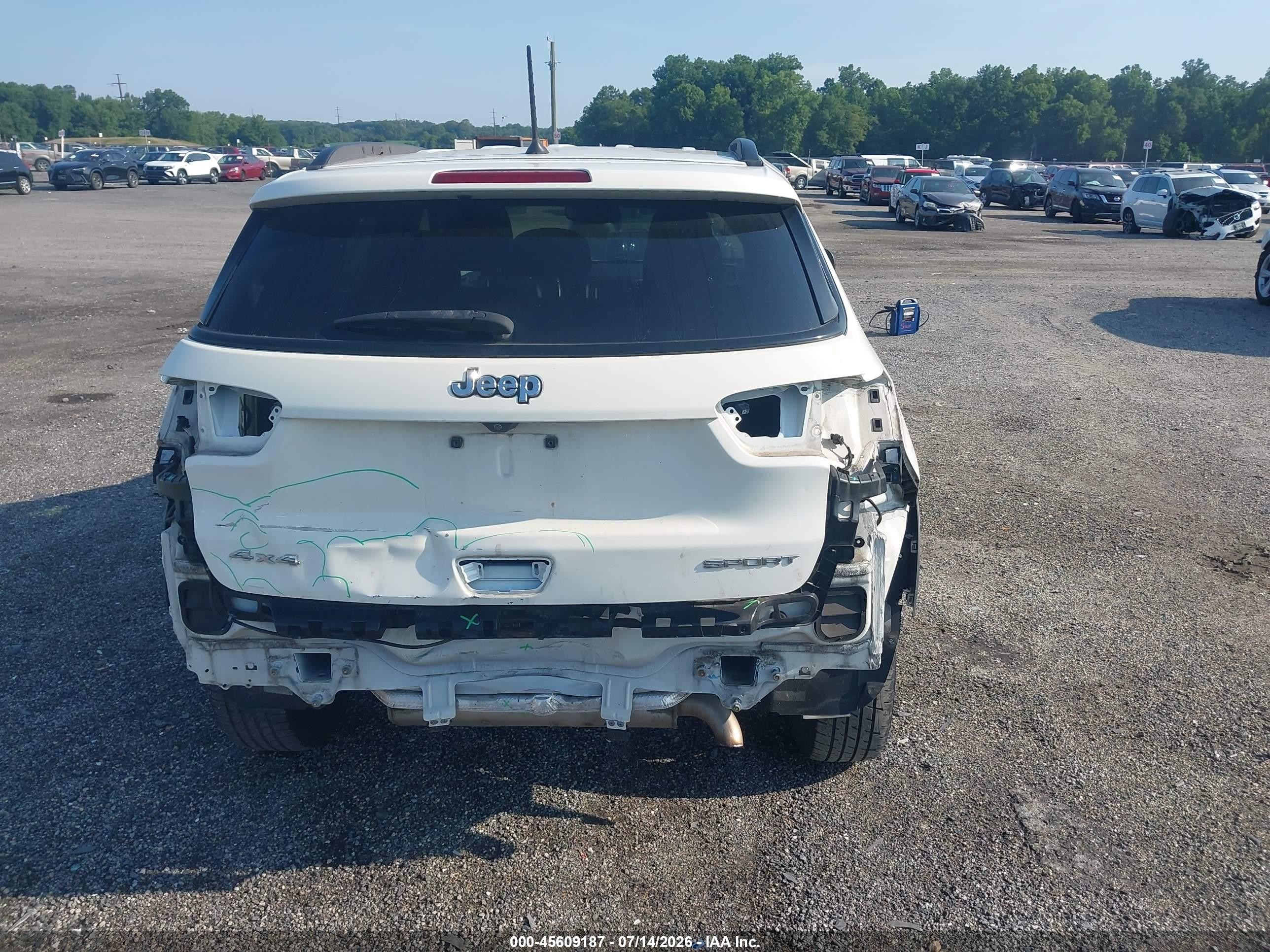 2018 Jeep Compass Sport 4x4 Белый vin: 3C4NJDAB6JT163394