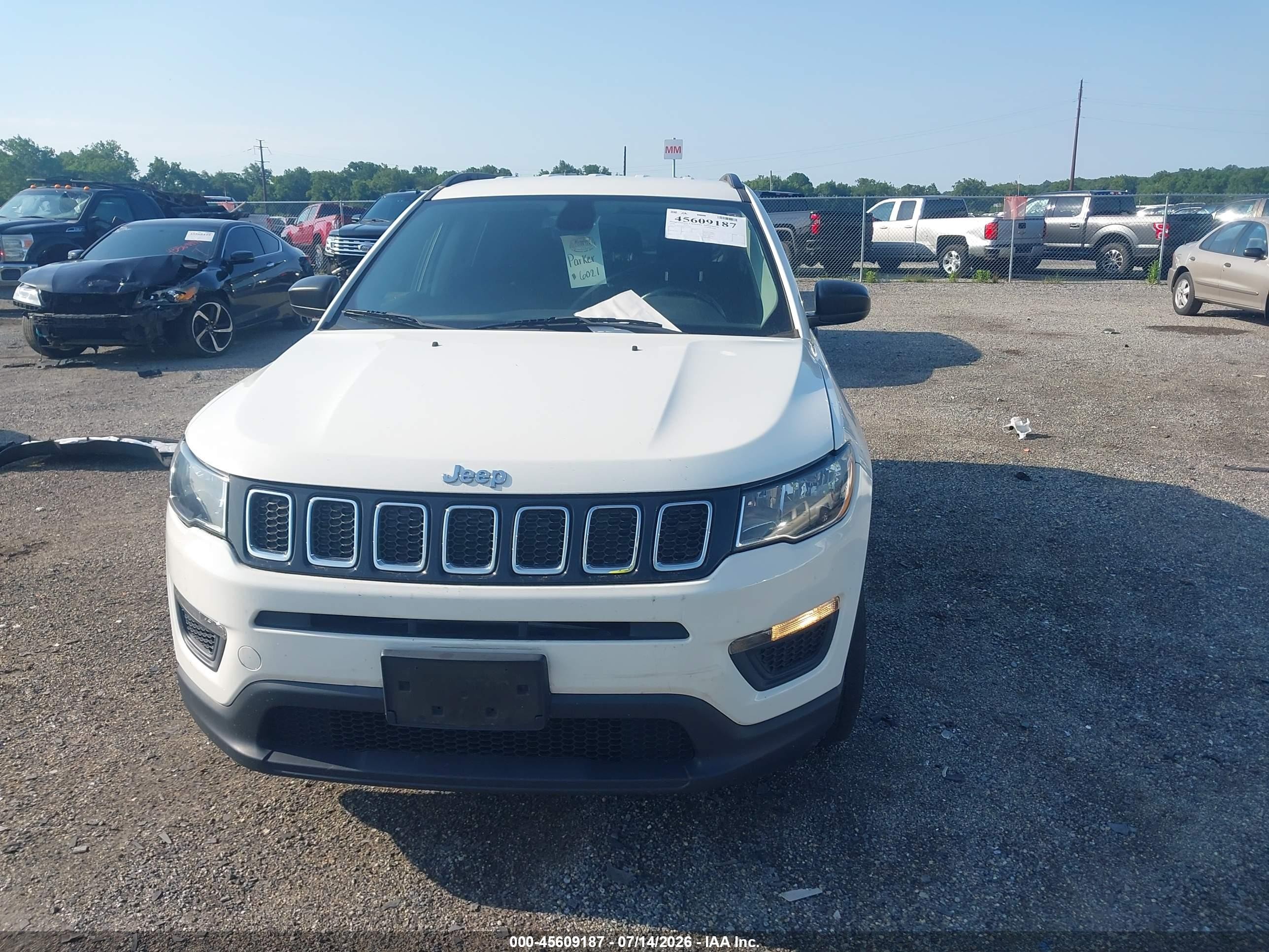 2018 Jeep Compass Sport 4x4 Белый vin: 3C4NJDAB6JT163394