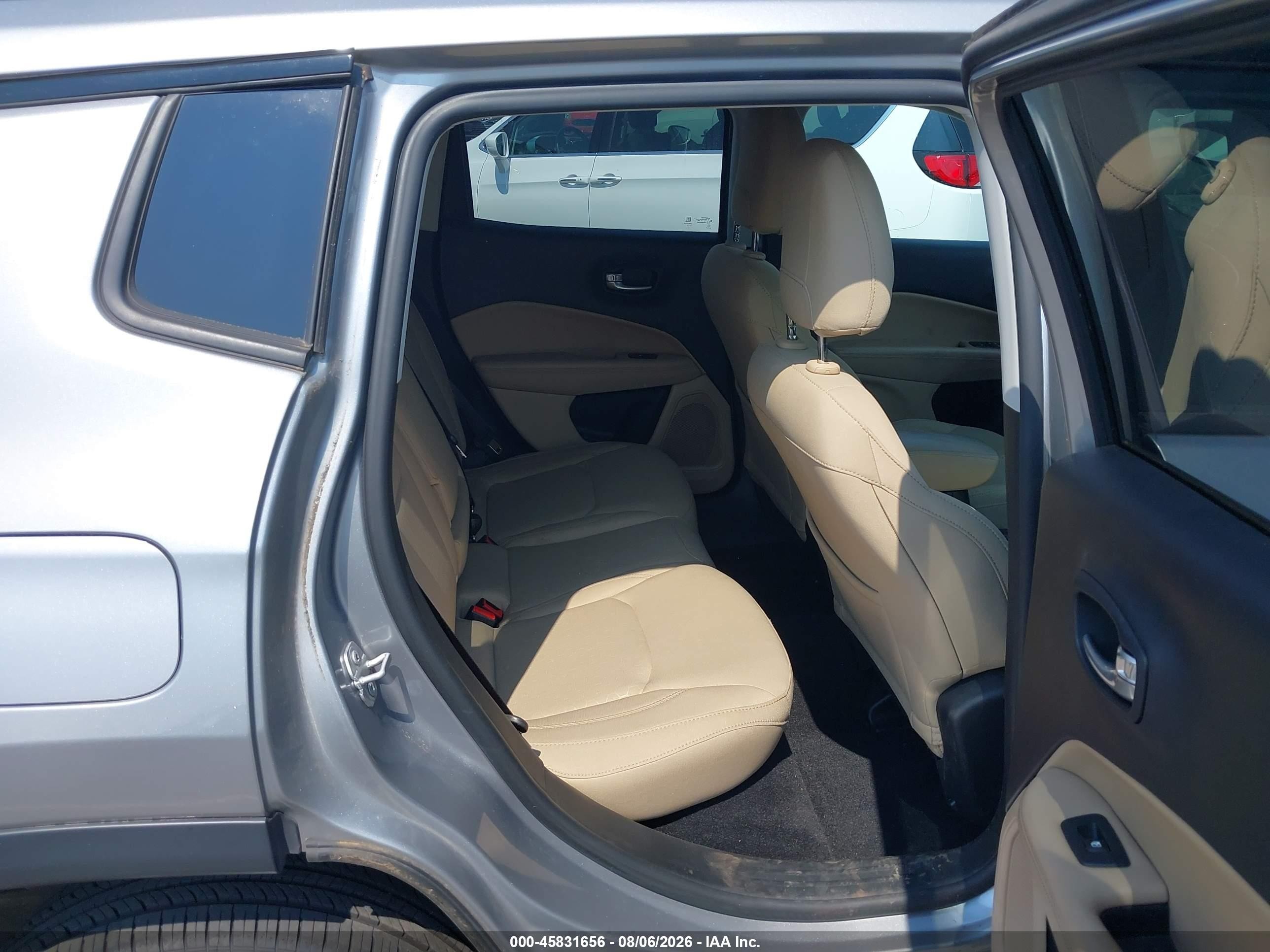 2018 Jeep Compass Sport 4x4 Silver vin: 3C4NJDAB6JT392299