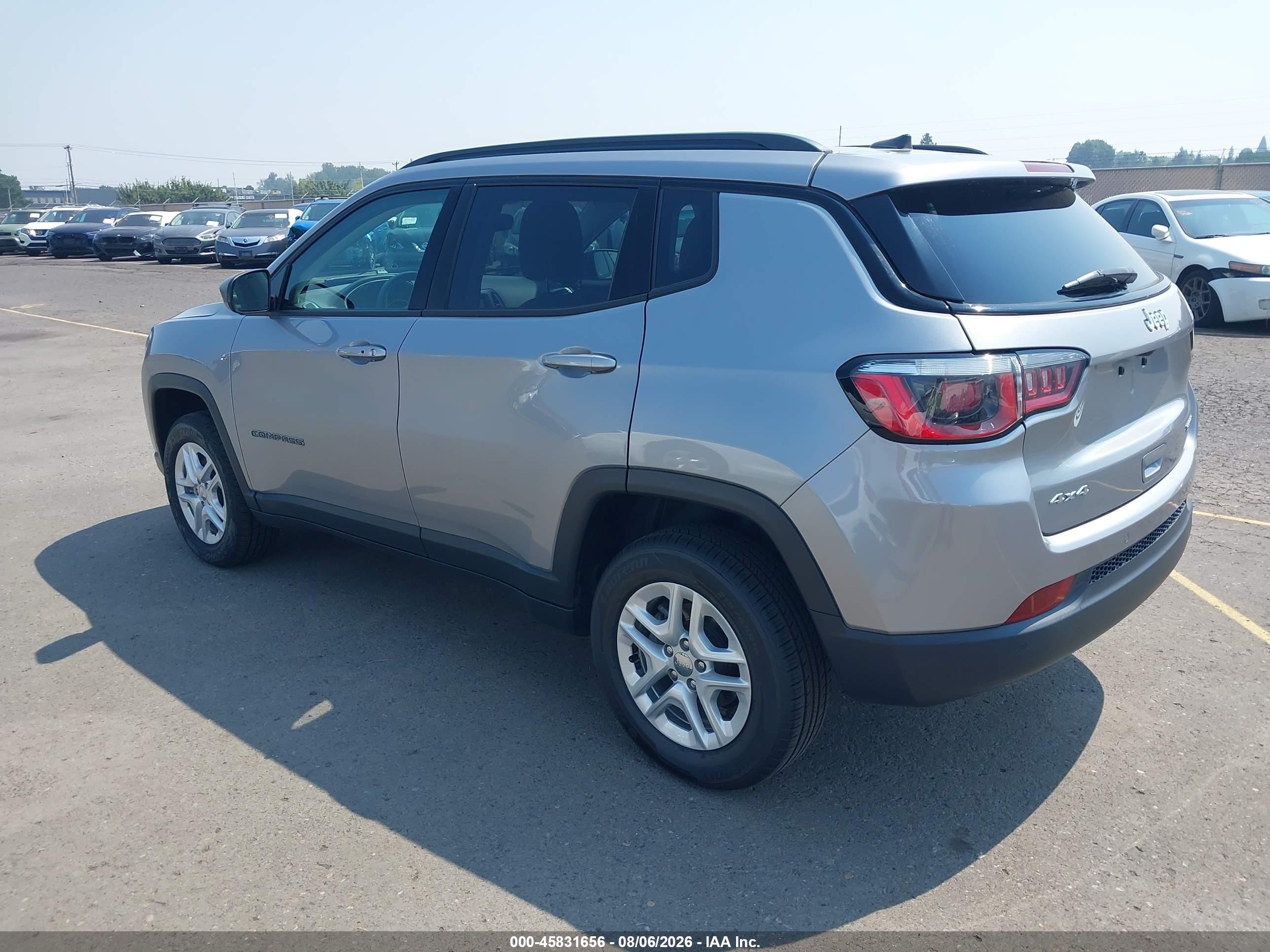 2018 Jeep Compass Sport 4x4 Silver vin: 3C4NJDAB6JT392299