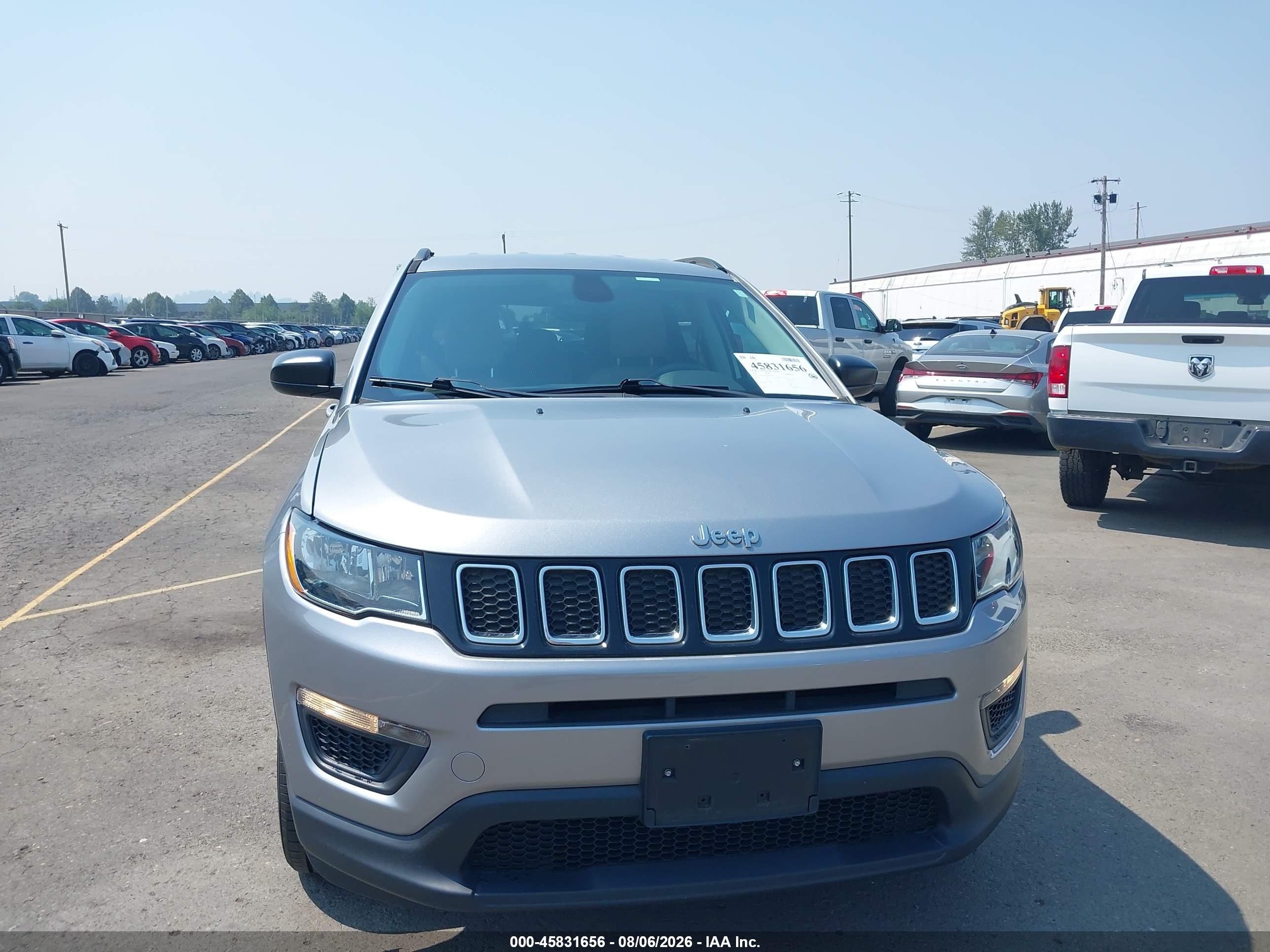 2018 Jeep Compass Sport 4x4 Silver vin: 3C4NJDAB6JT392299