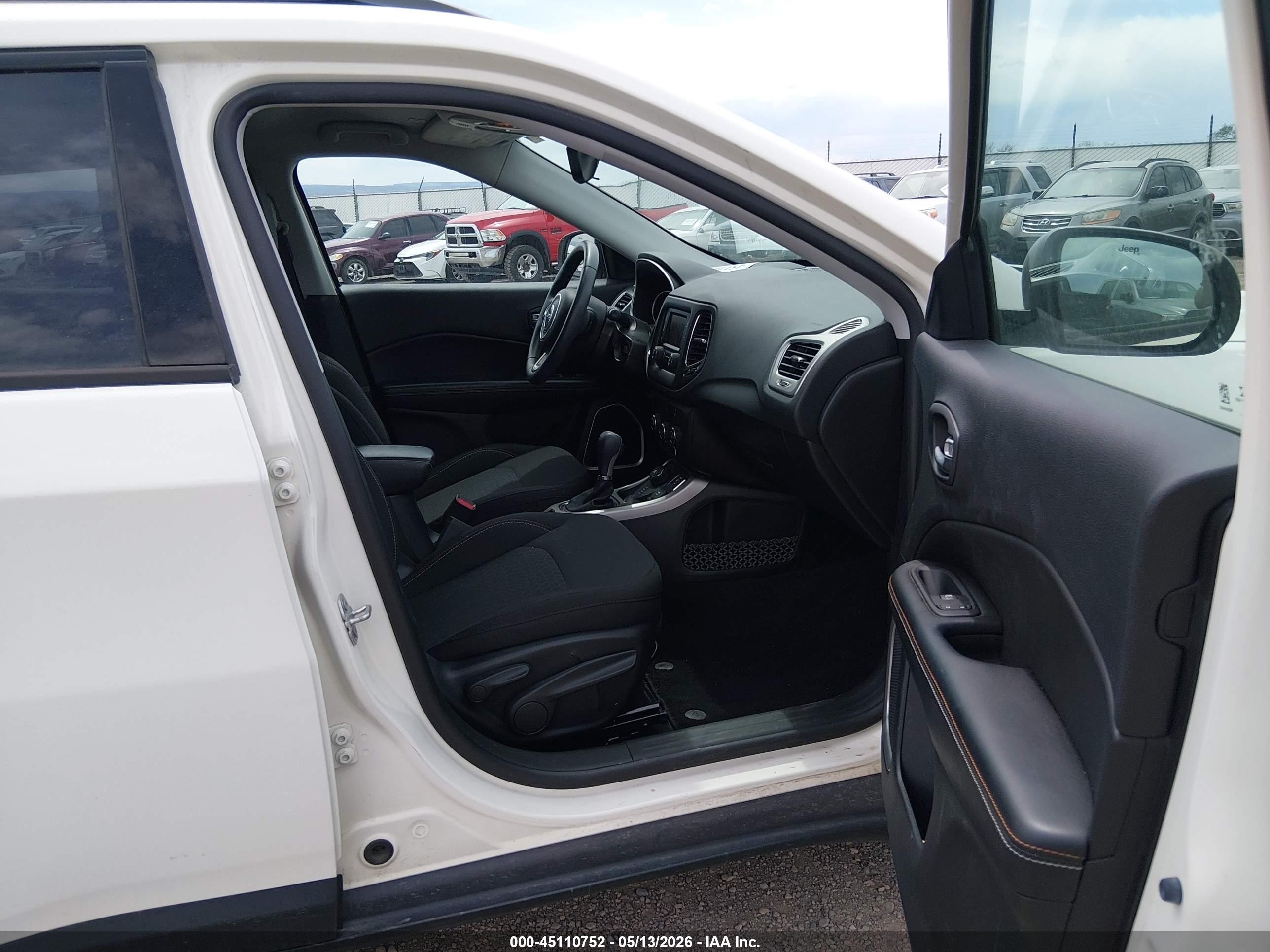 2018 Jeep Compass Sport 4x4 Белый vin: 3C4NJDAB7JT392229