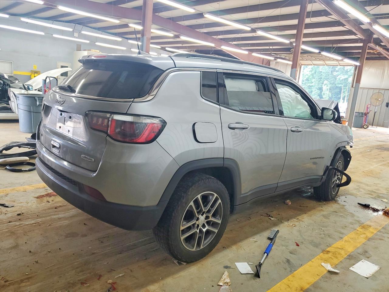 2017 Jeep Compass Latitude Silver vin: 3C4NJDBB0HT688718