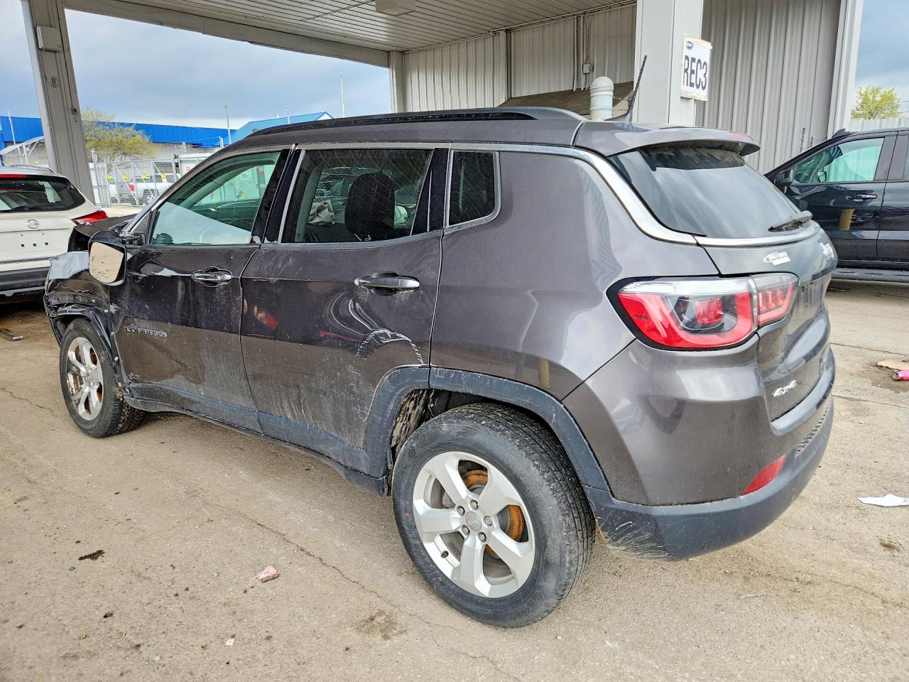 2018 Jeep Compass 4d Silver vin: 3C4NJDBB0JT114710