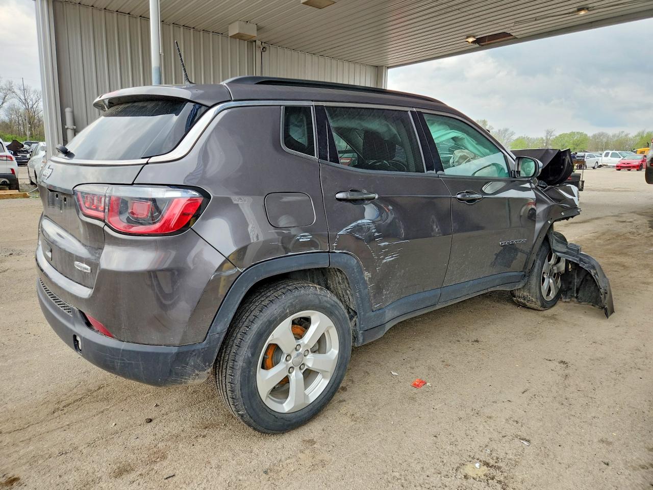 2018 Jeep Compass 4d Silver vin: 3C4NJDBB0JT114710