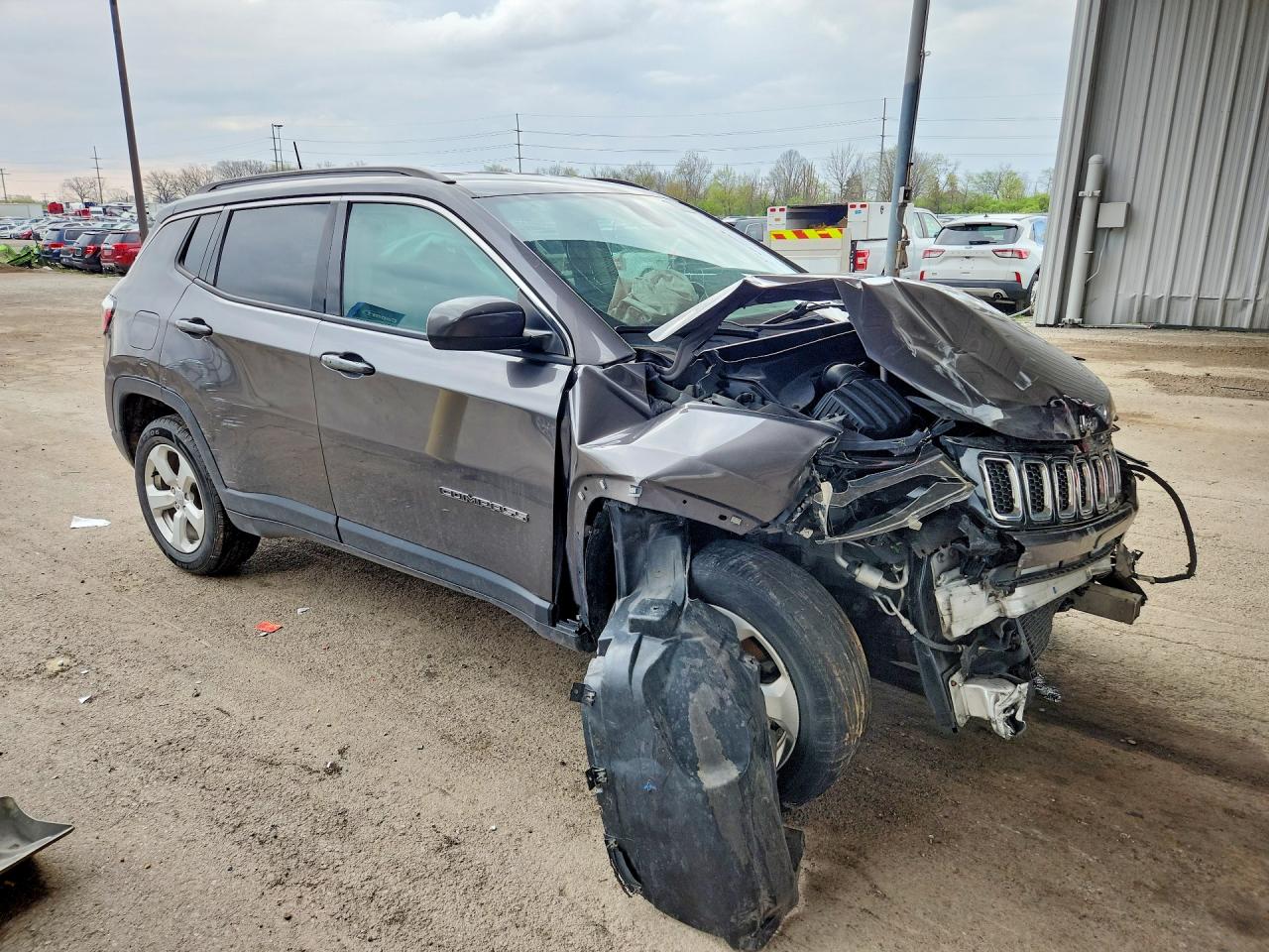 2018 Jeep Compass 4d Silver vin: 3C4NJDBB0JT114710