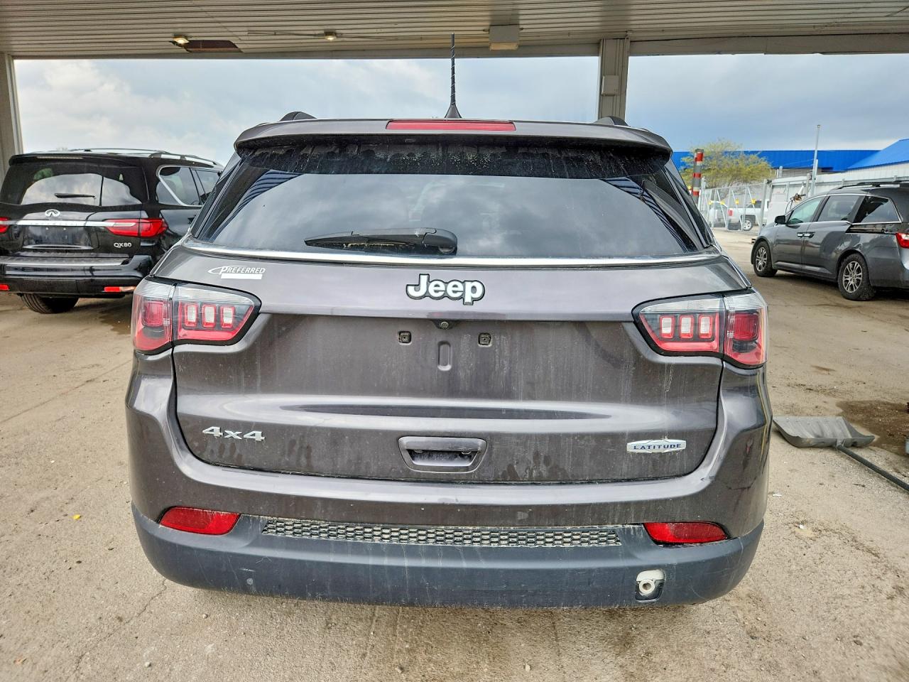2018 Jeep Compass 4d Silver vin: 3C4NJDBB0JT114710