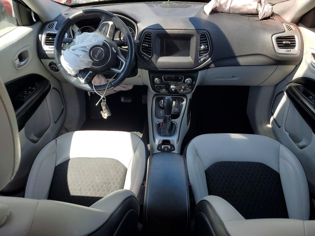 2018 Jeep Compass Latitude Red vin: 3C4NJDBB0JT320514