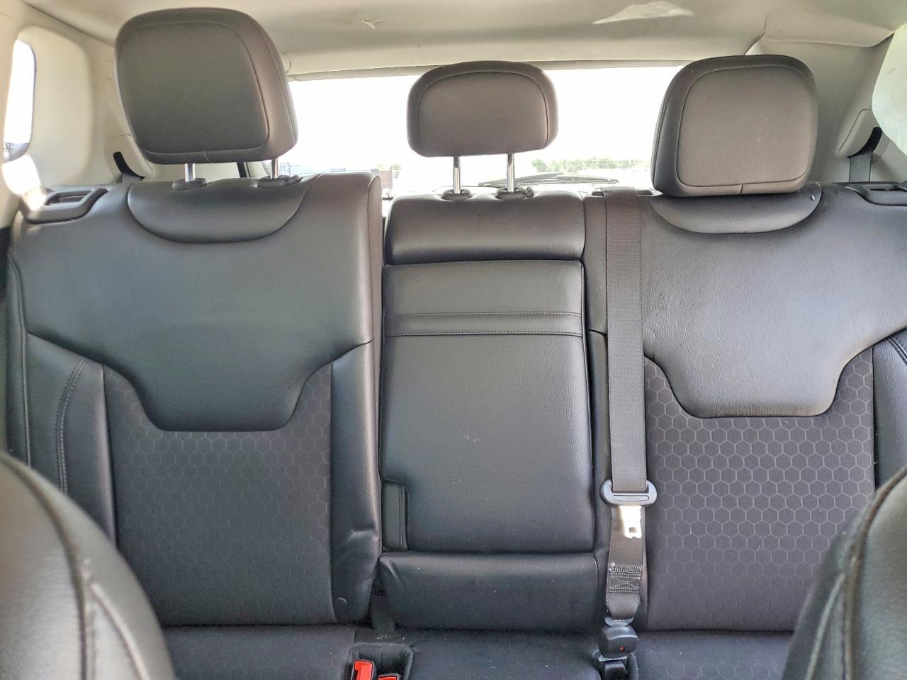 2018 Jeep Compass Latitude Black vin: 3C4NJDBB0JT395522