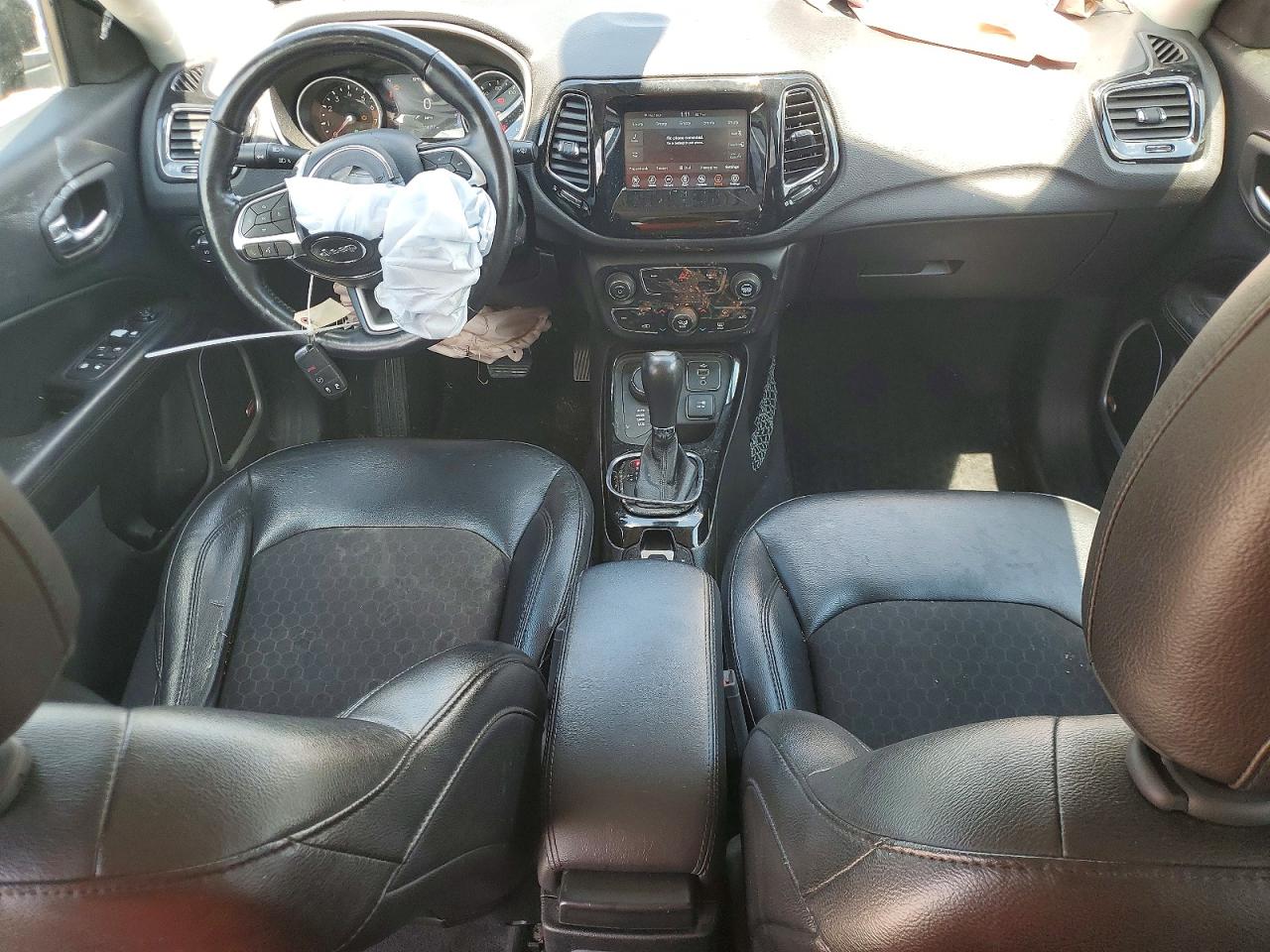 2018 Jeep Compass Latitude Black vin: 3C4NJDBB0JT395522
