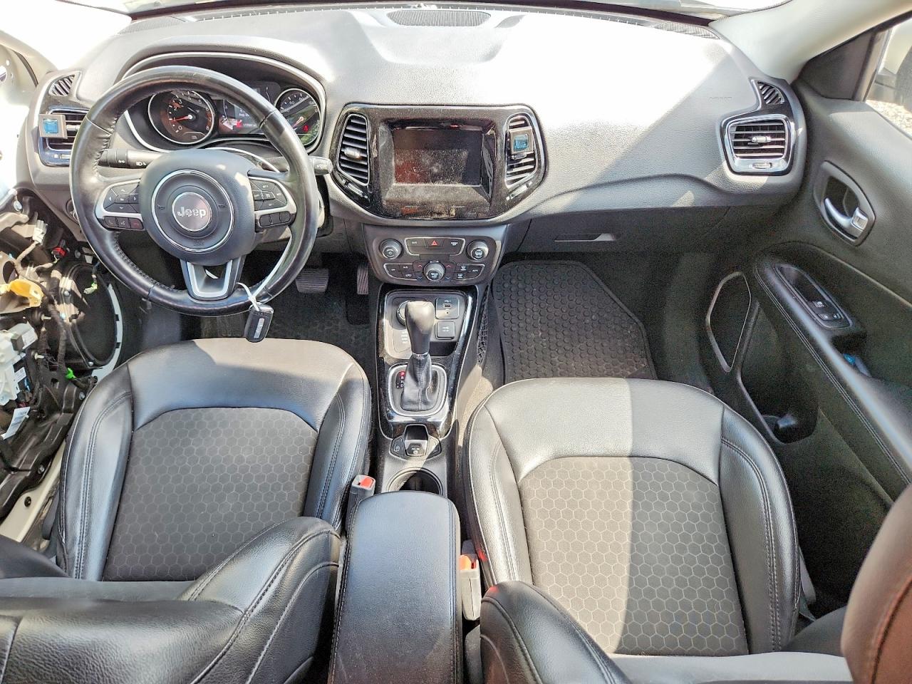 2019 Jeep Compass Latitude Белый vin: 3C4NJDBB0KT622998