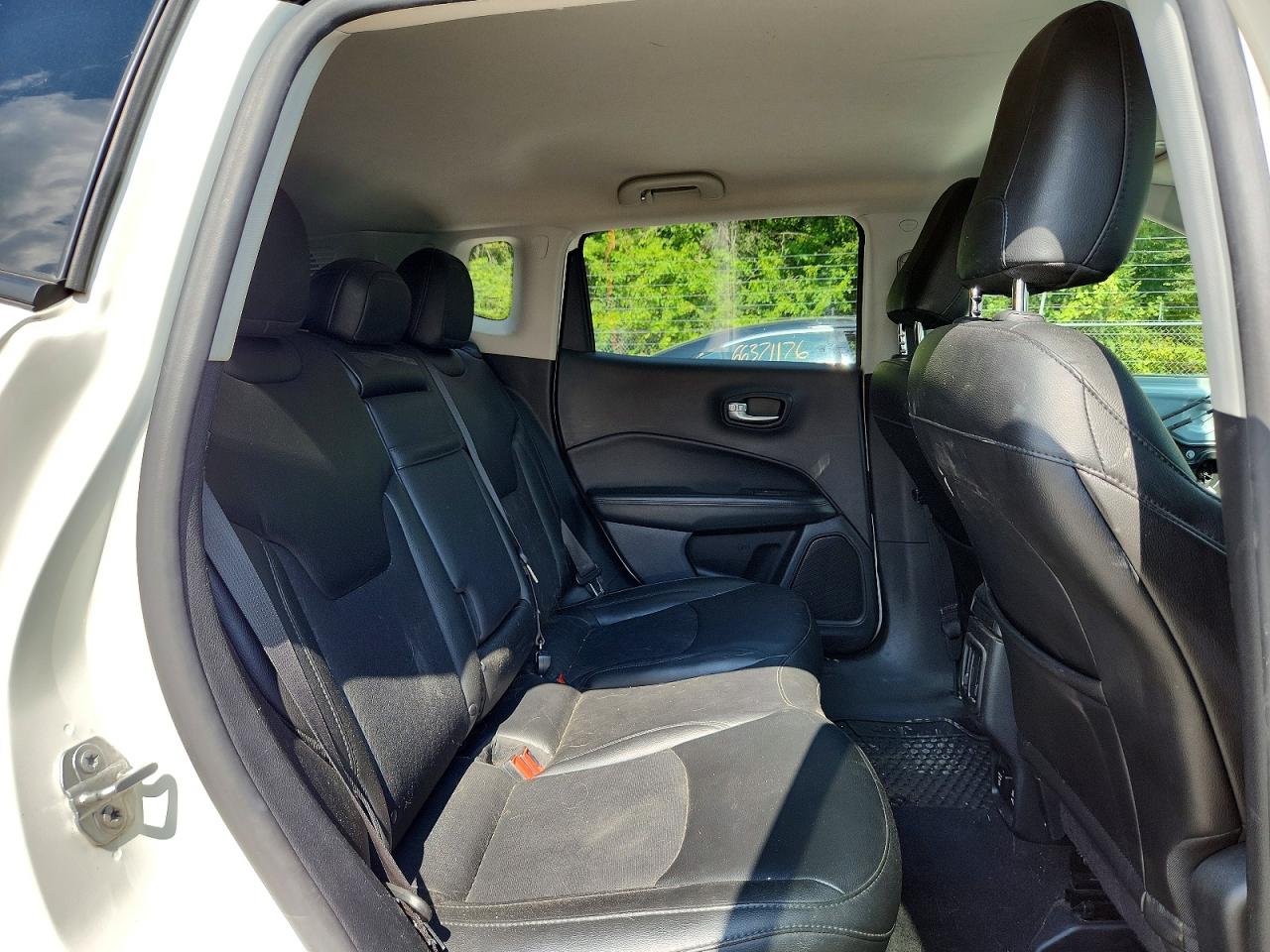 2019 Jeep Compass Latitude Белый vin: 3C4NJDBB0KT622998