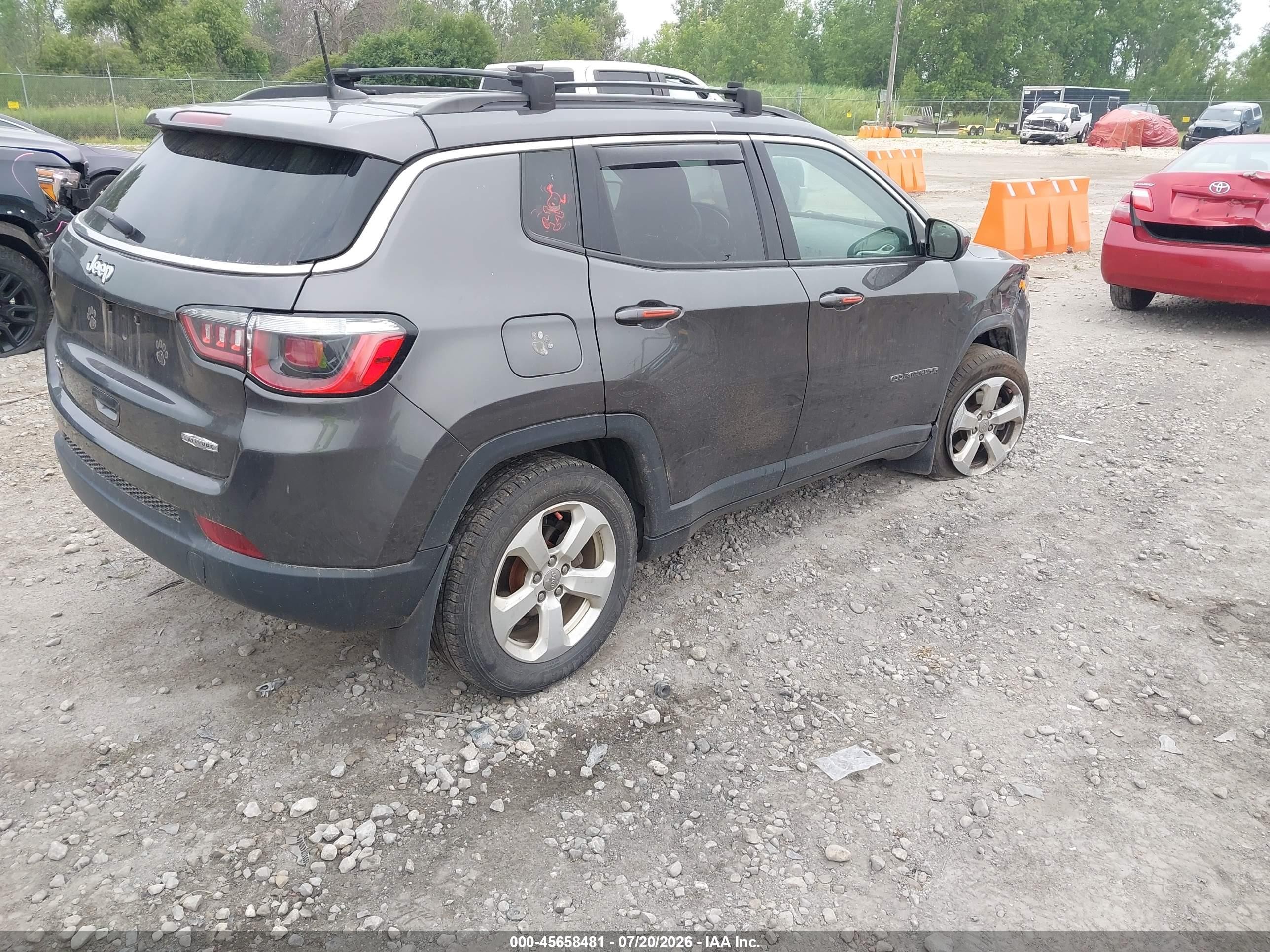 2019 Jeep Compass Latitude 4x4 Gray vin: 3C4NJDBB0KT645651