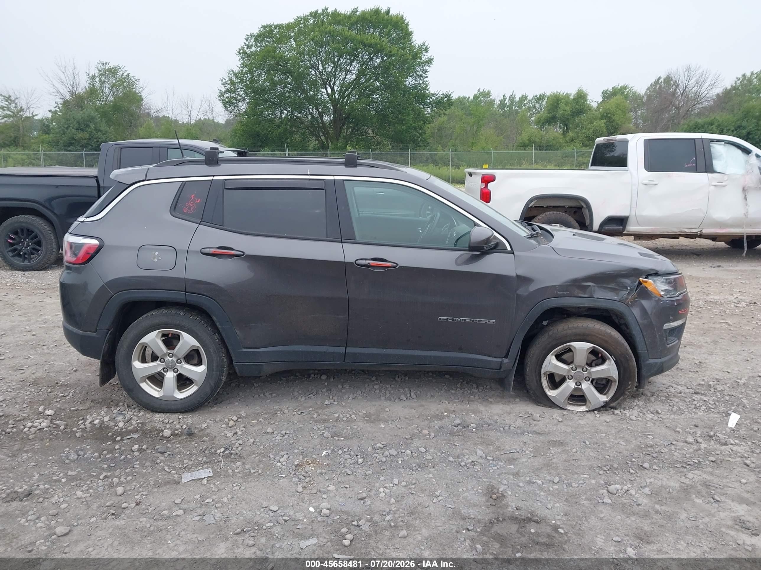 2019 Jeep Compass Latitude 4x4 Gray vin: 3C4NJDBB0KT645651
