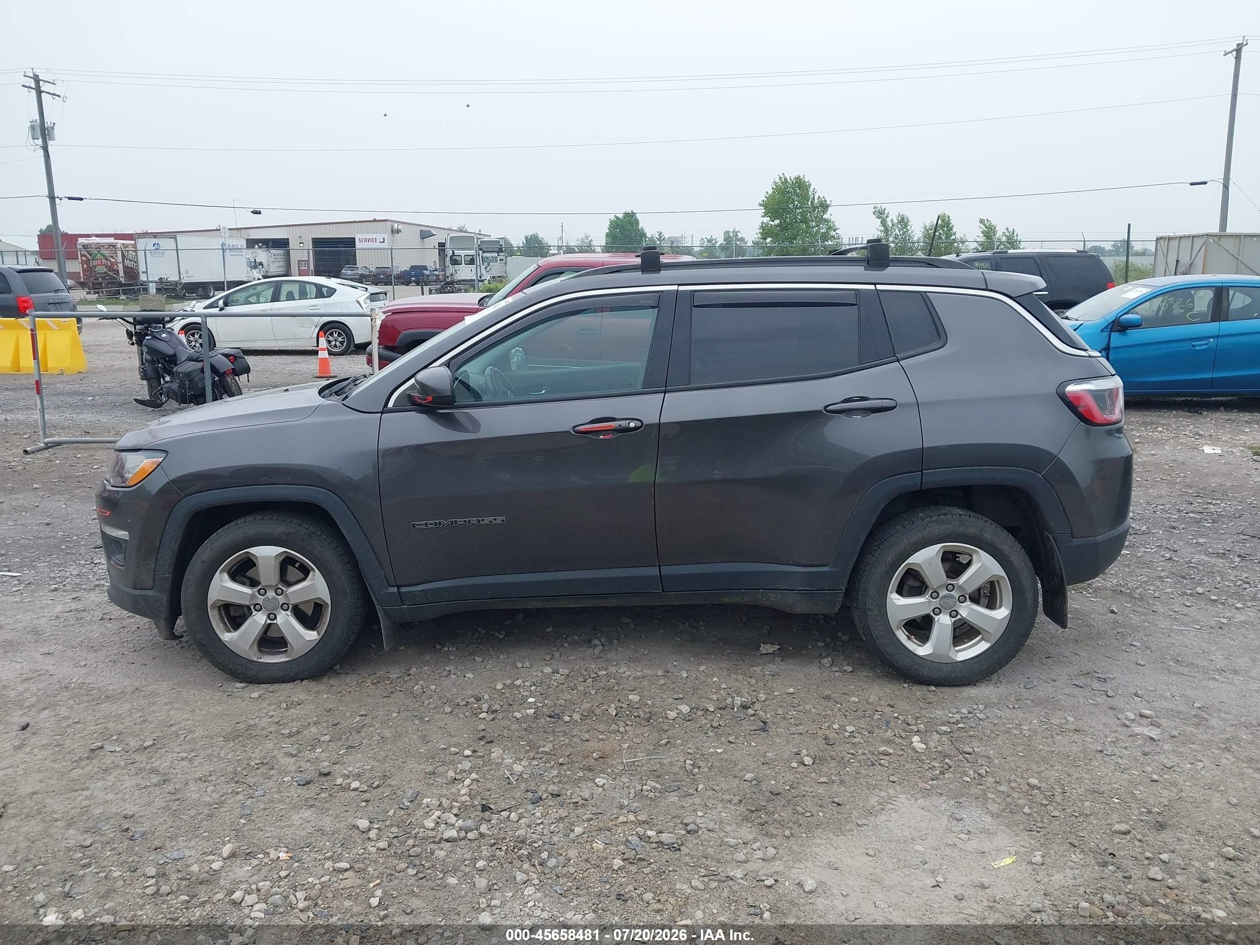 2019 Jeep Compass Latitude 4x4 Gray vin: 3C4NJDBB0KT645651