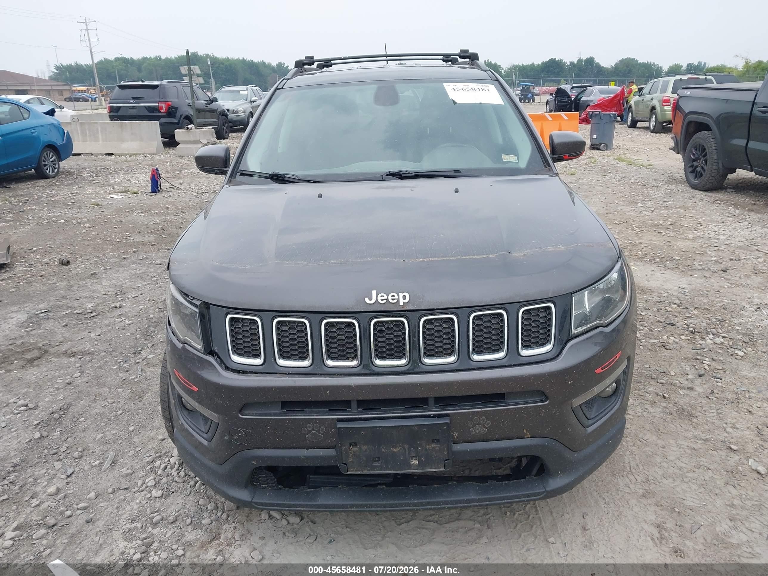 2019 Jeep Compass Latitude 4x4 Gray vin: 3C4NJDBB0KT645651