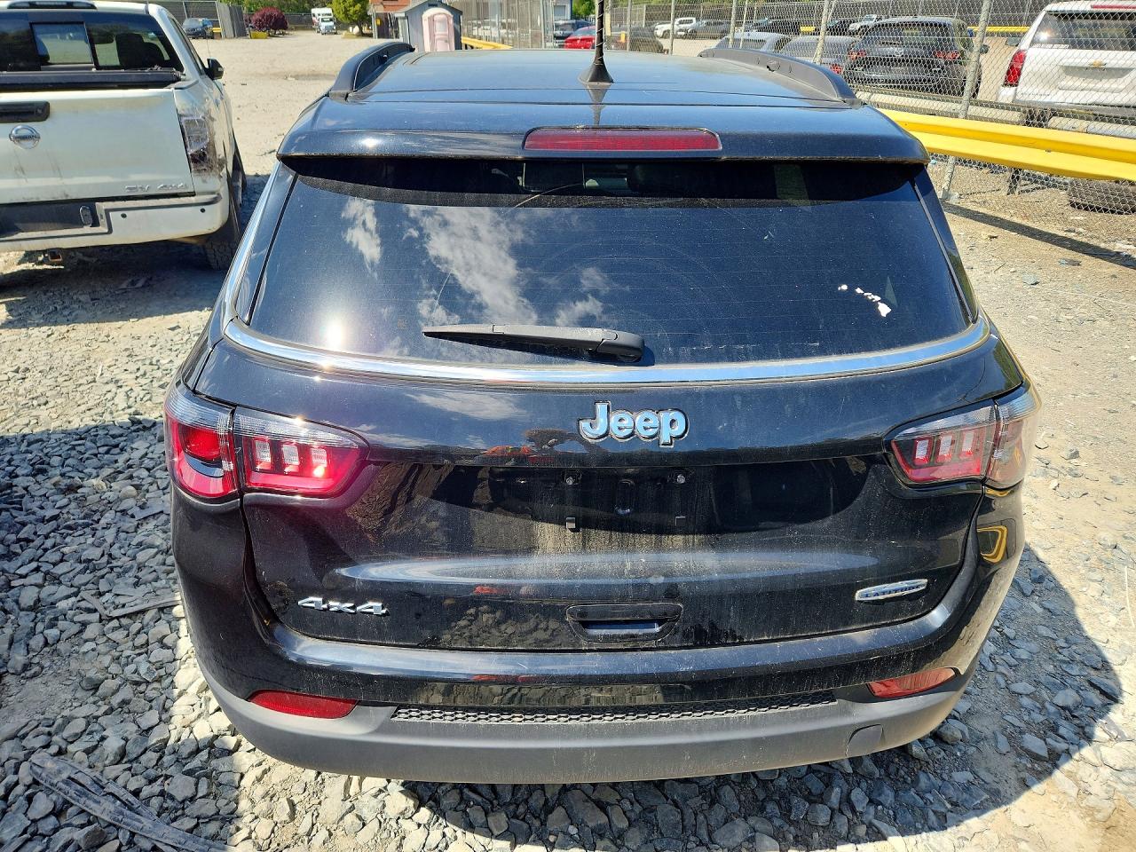 2022 Jeep Compass Latitude Black vin: 3C4NJDBB0NT125079