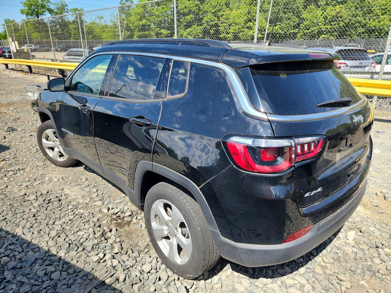 2022 Jeep Compass Latitude Black vin: 3C4NJDBB0NT125079