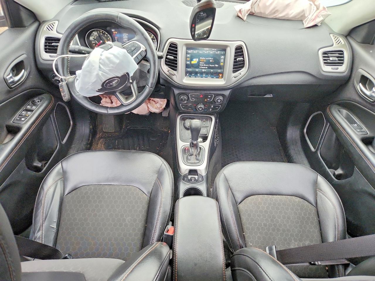 2018 Jeep Compass Latitude Green vin: 3C4NJDBB1JT178366