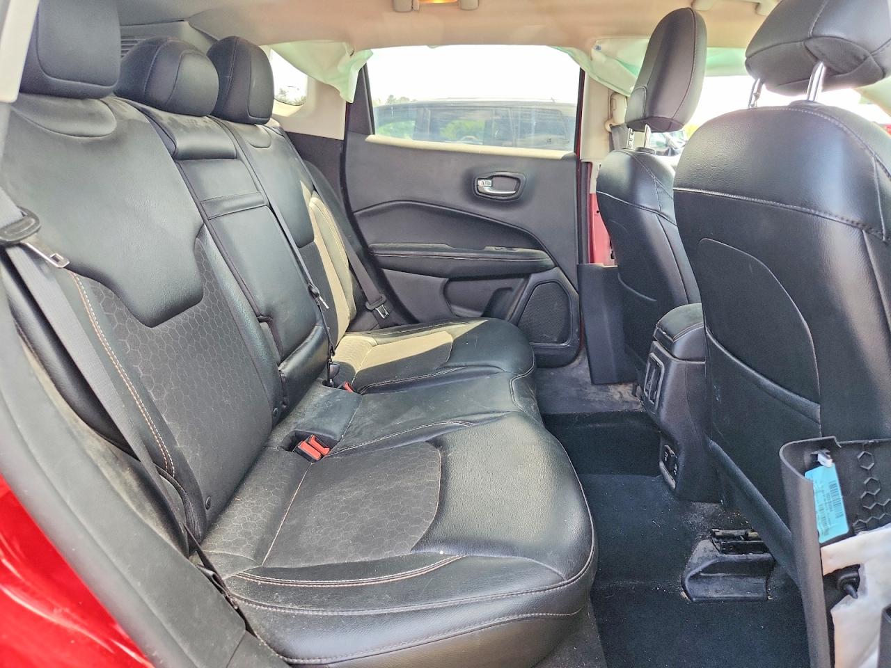 2018 Jeep Compass Latitude Red vin: 3C4NJDBB1JT455548