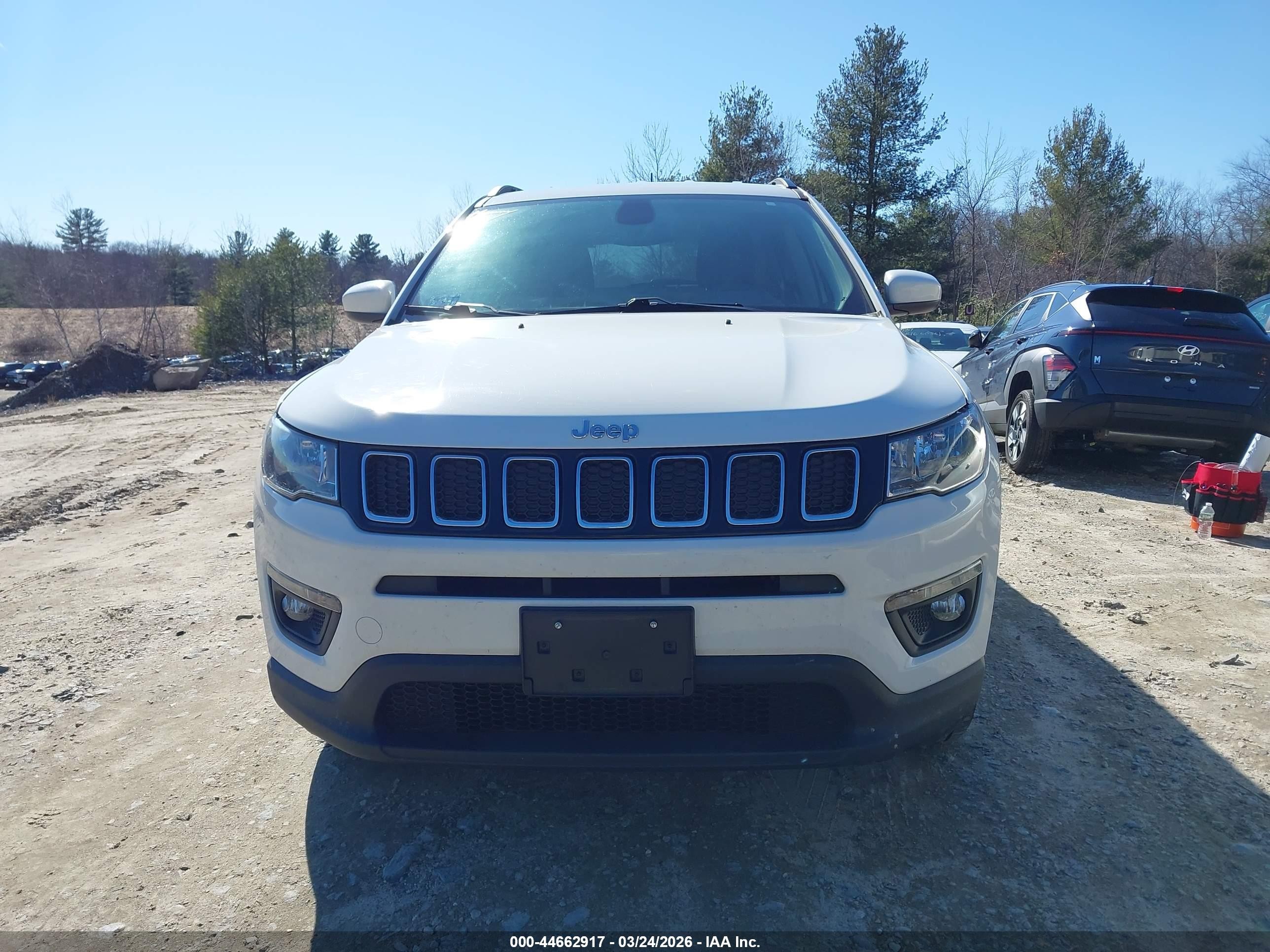 2019 Jeep Compass Latitude 4x4 White vin: 3C4NJDBB1KT734404