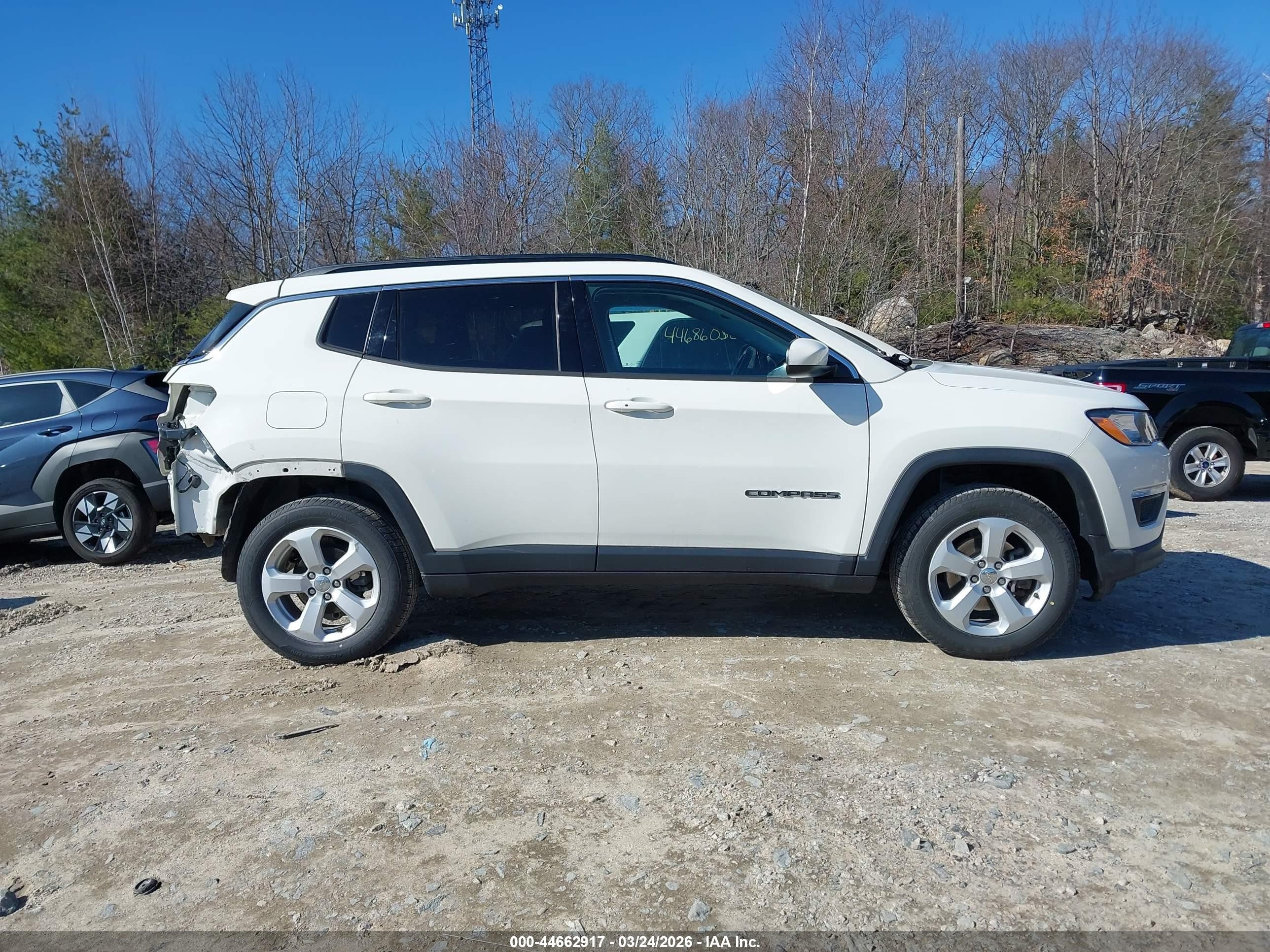 2019 Jeep Compass Latitude 4x4 White vin: 3C4NJDBB1KT734404