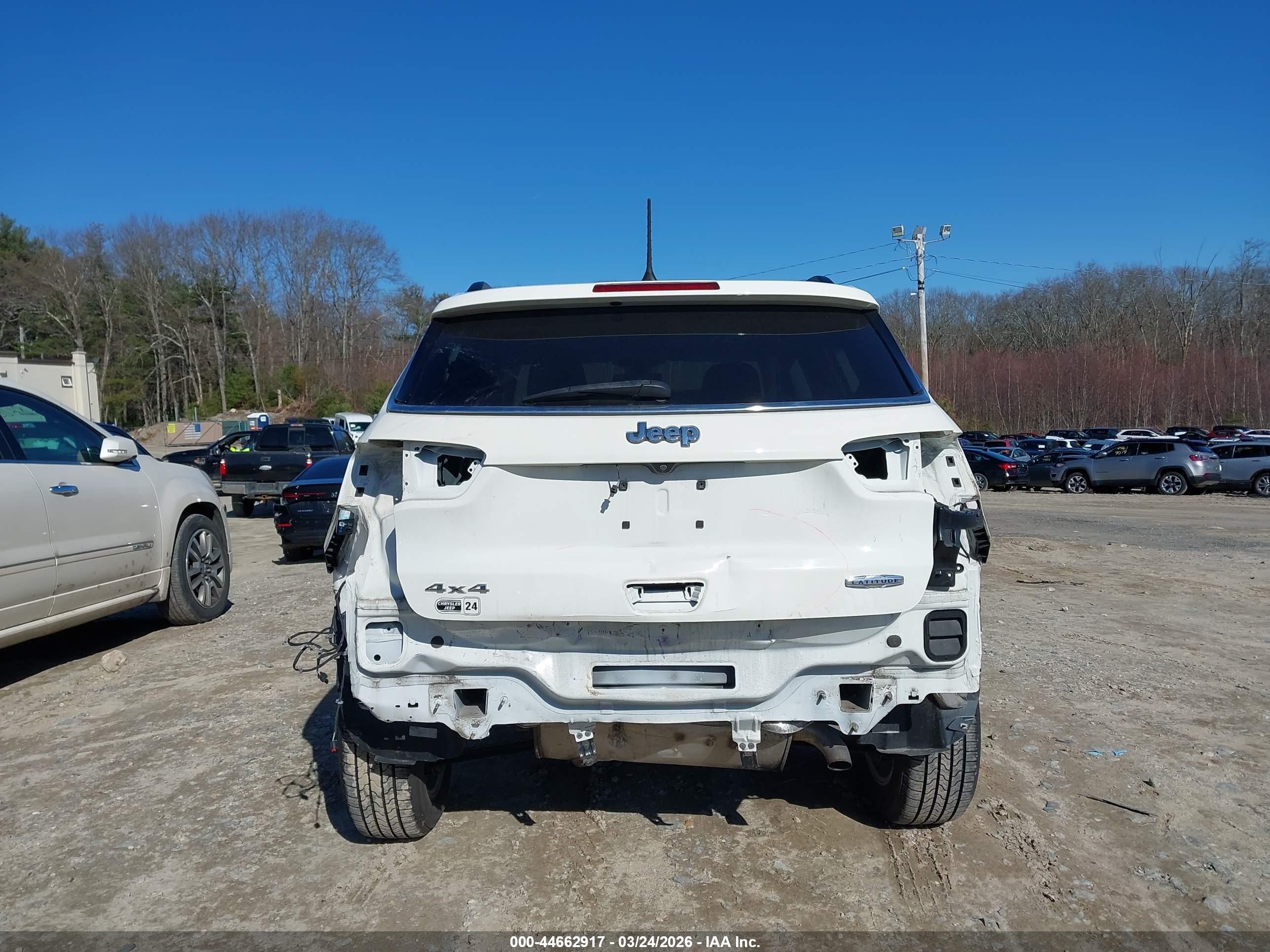 2019 Jeep Compass Latitude 4x4 White vin: 3C4NJDBB1KT734404
