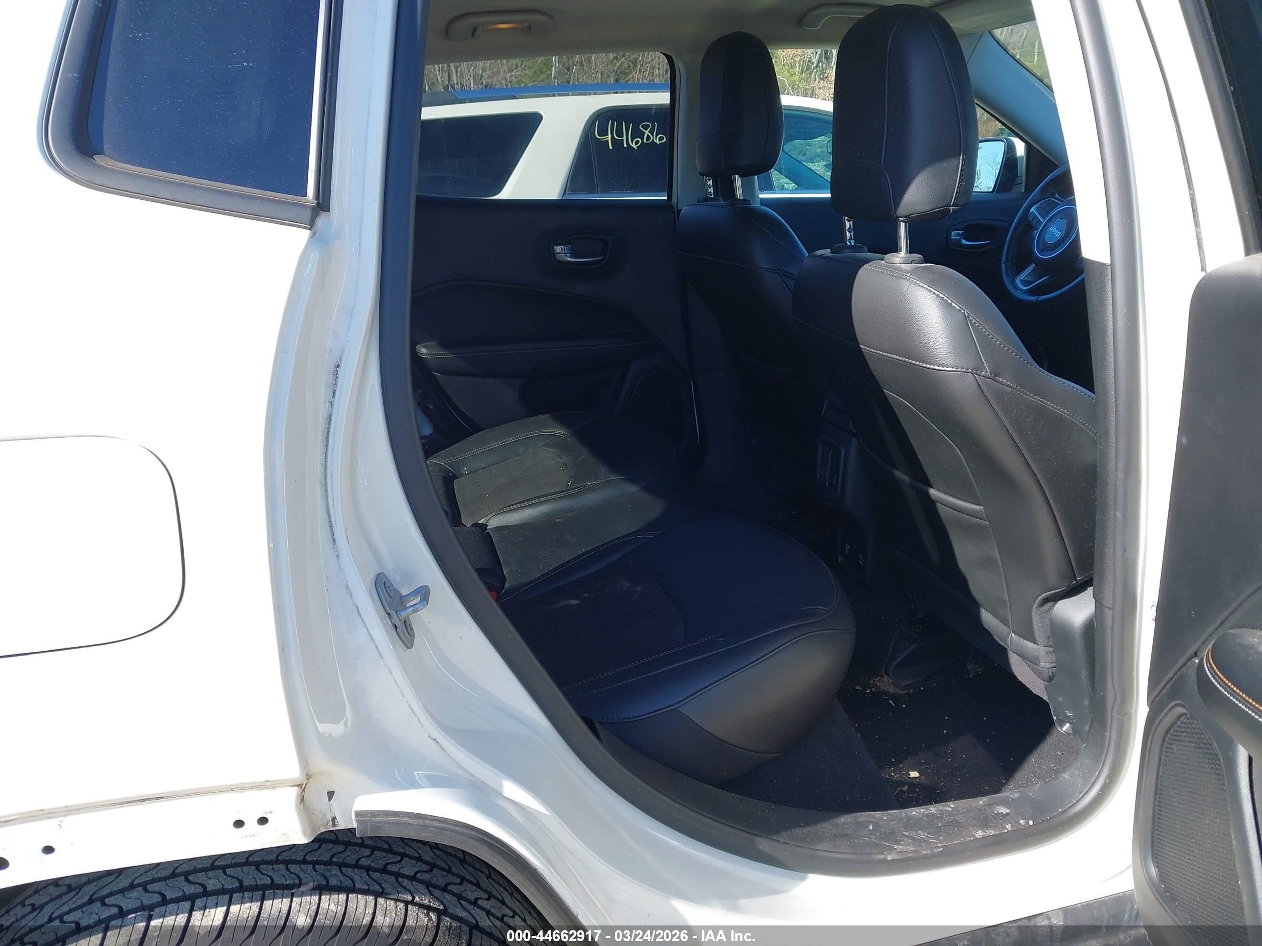 2019 Jeep Compass Latitude 4x4 White vin: 3C4NJDBB1KT734404