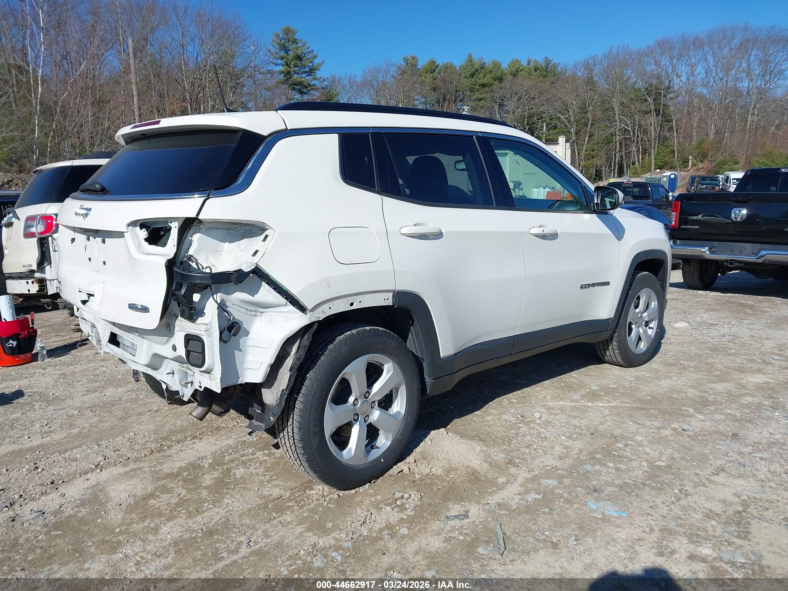2019 Jeep Compass Latitude 4x4 White vin: 3C4NJDBB1KT734404