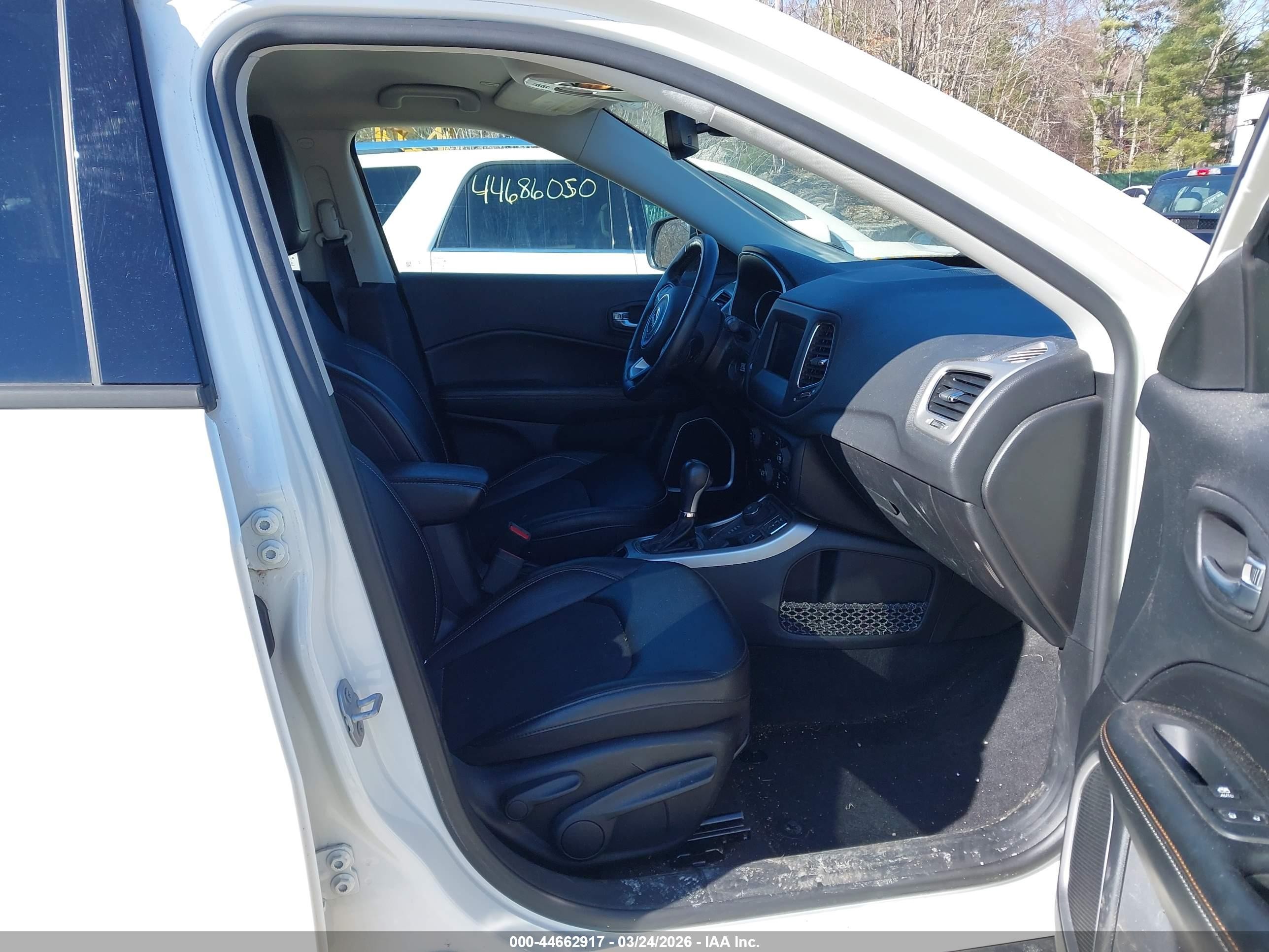 2019 Jeep Compass Latitude 4x4 White vin: 3C4NJDBB1KT734404